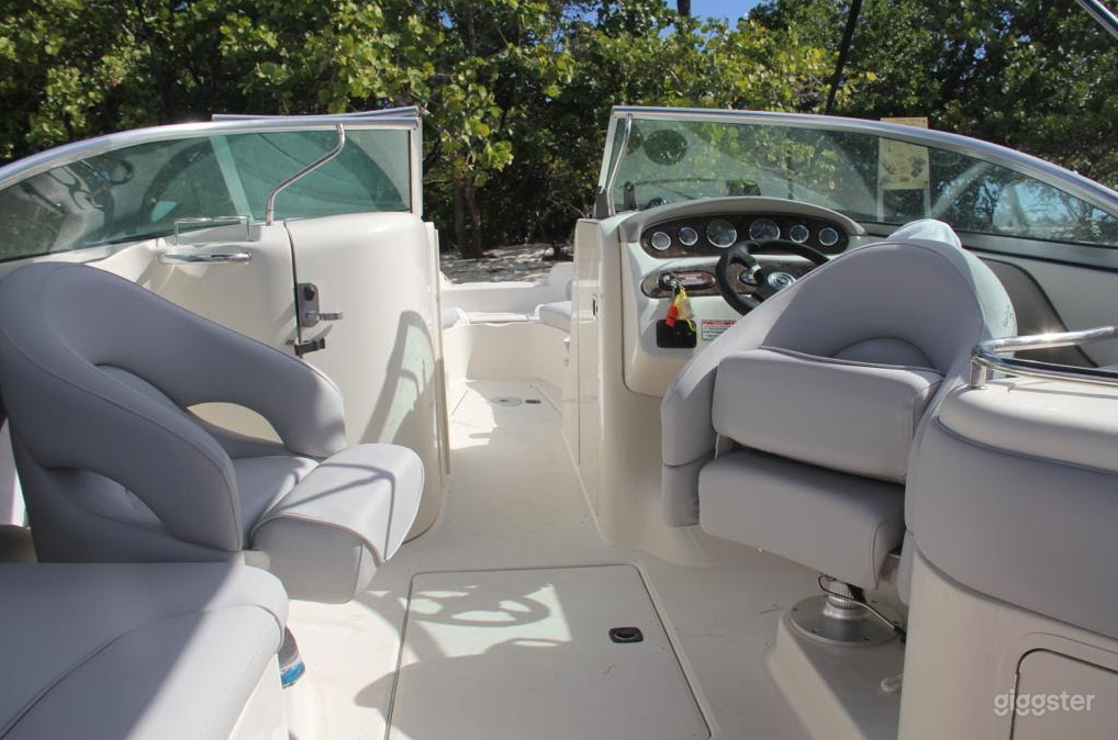 26' Sea Ray 240 Sundeck Sport Yacht Photo 4