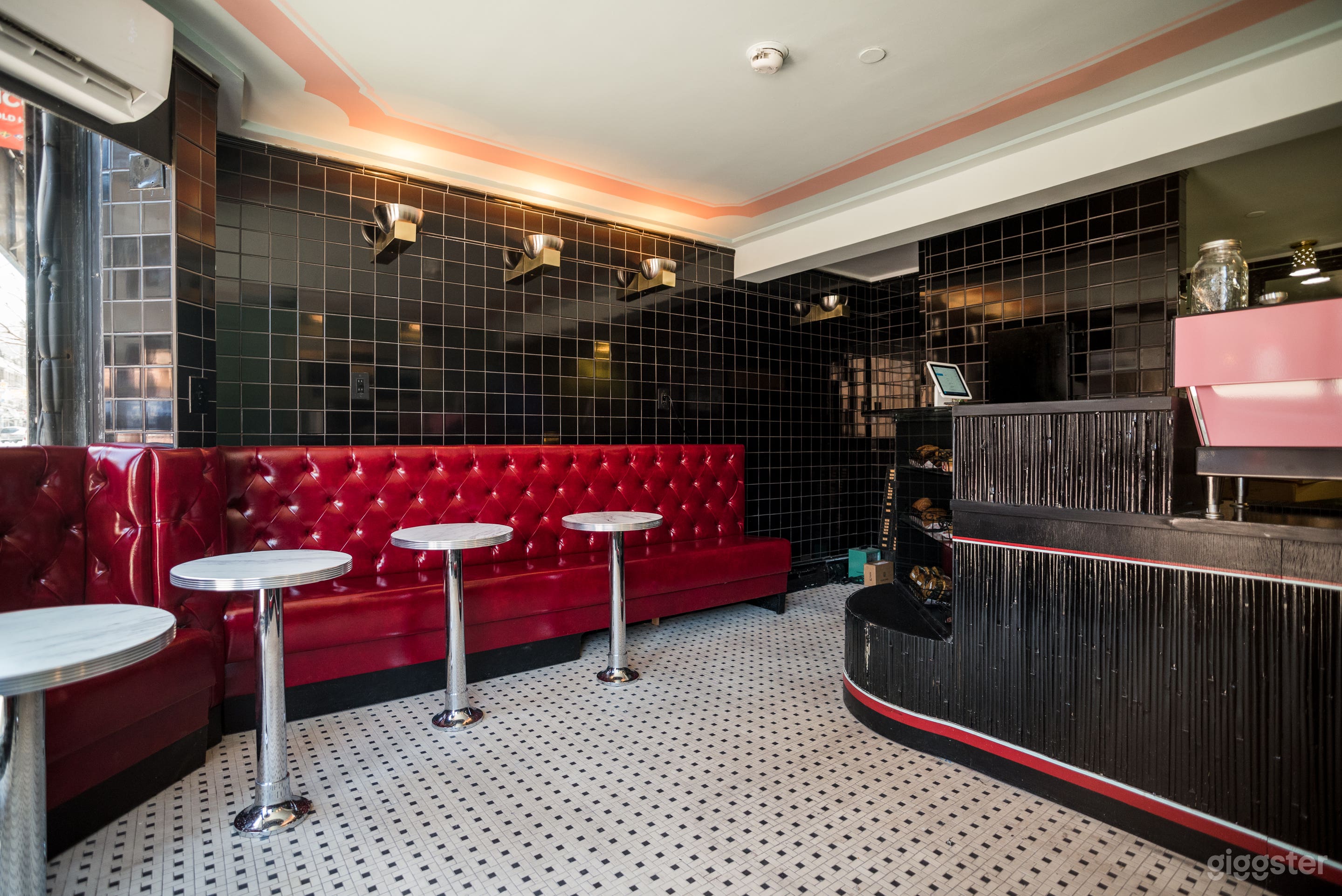 Chic Cafe With Beautiful Detailing Photo 2