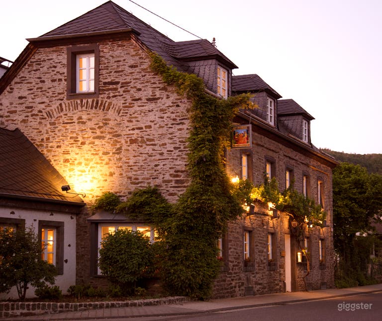  Charmantes Landhaus mit romantischem Außenbereich 