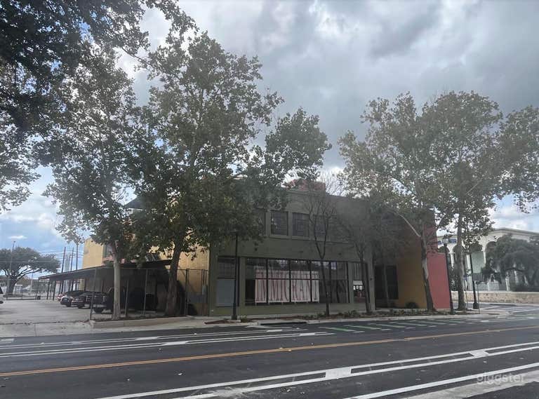  Front of Artpace with rooftop visible. 