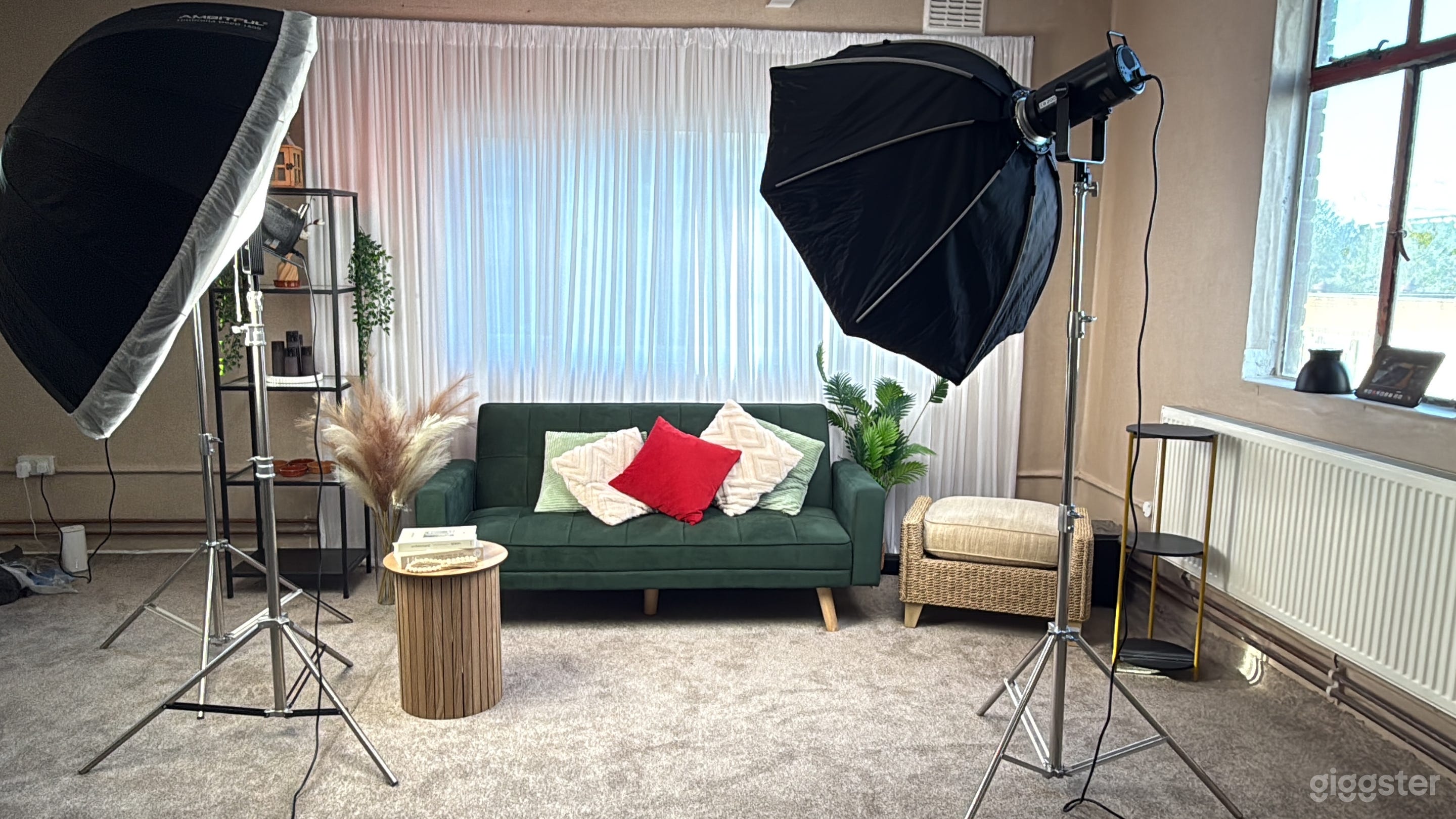 Creative Studio with Infinity Cove & Lounge Photo 4