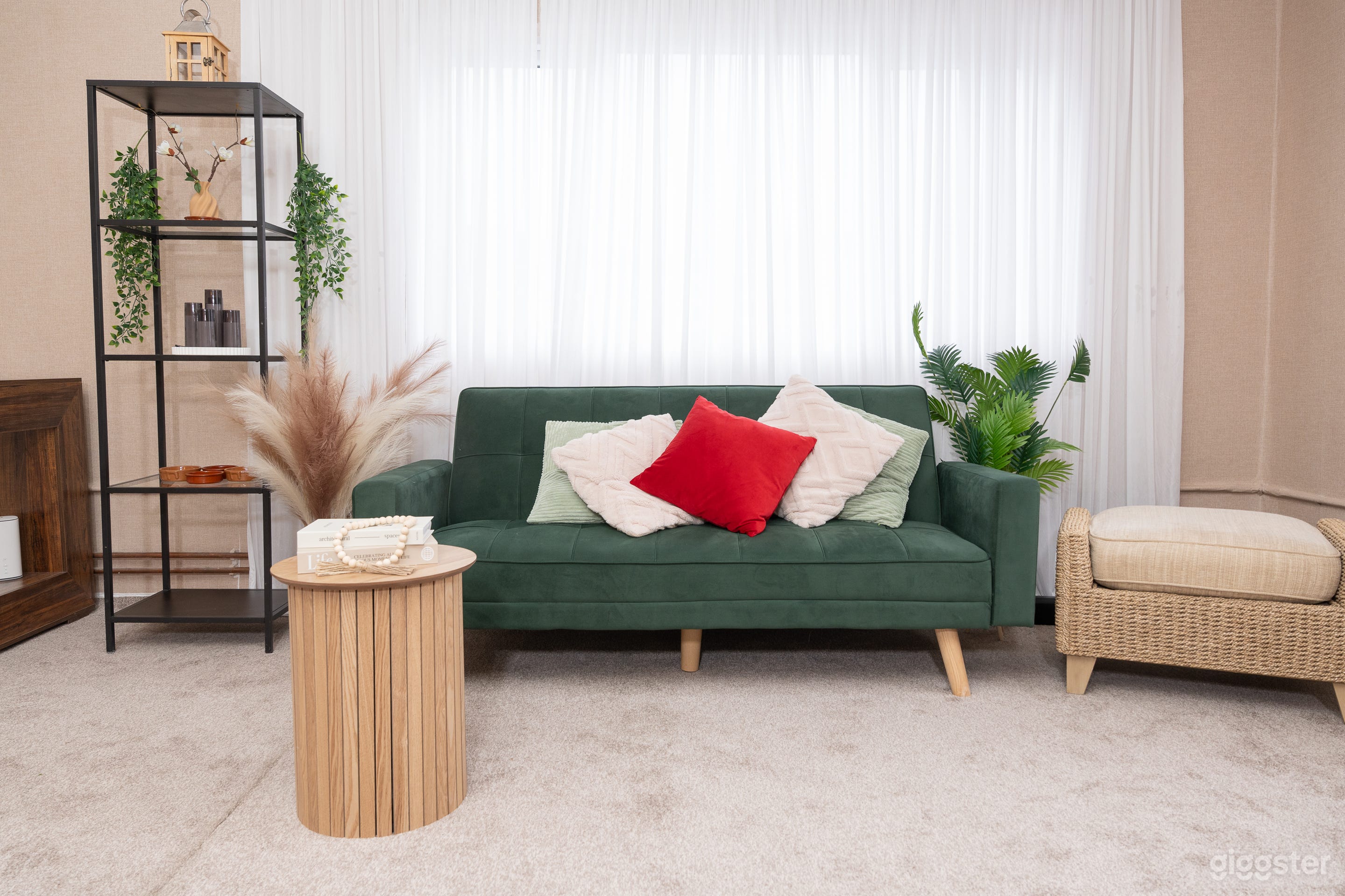 Creative Studio with Infinity Cove & Lounge Photo 3