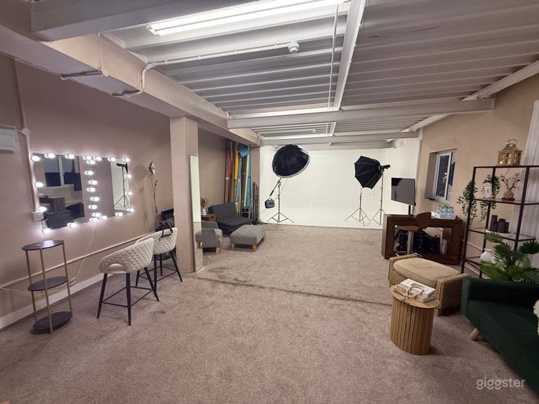  Creative Studio with Infinity Cove & Lounge 
