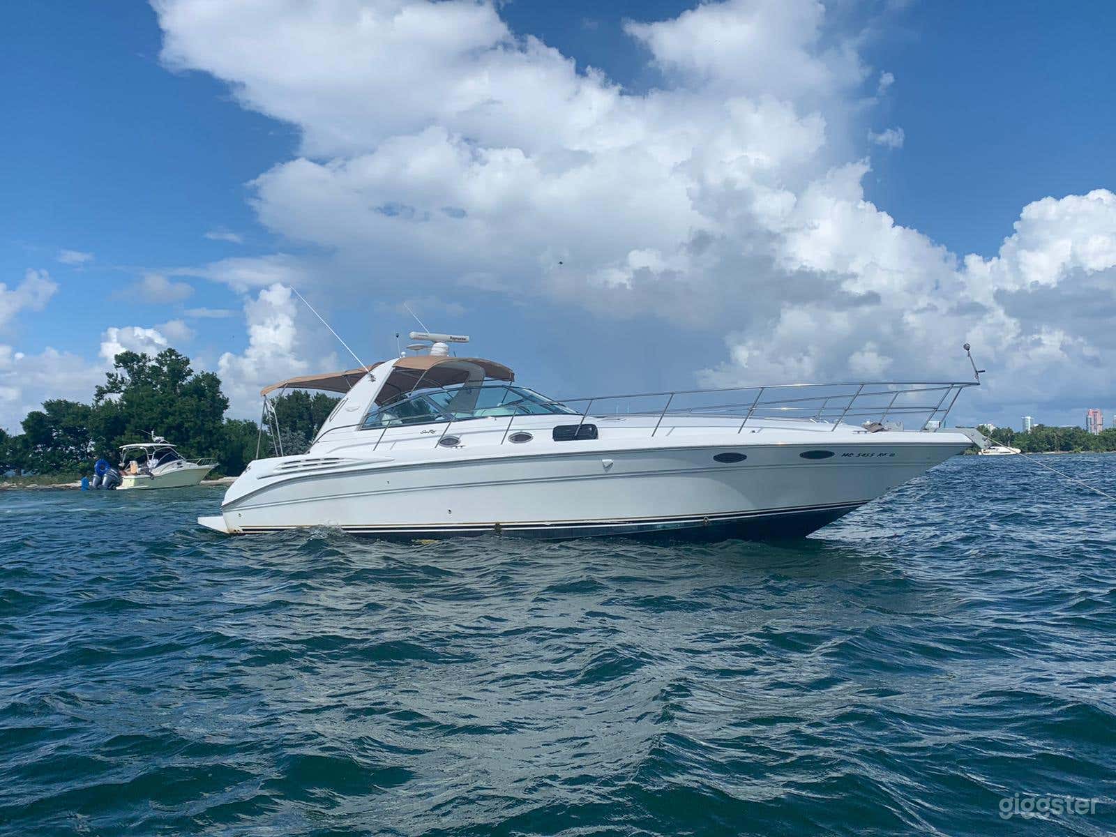 Sensational 45ft SEA RAY Epic Hotel Party Yacht Space Events Photo 4