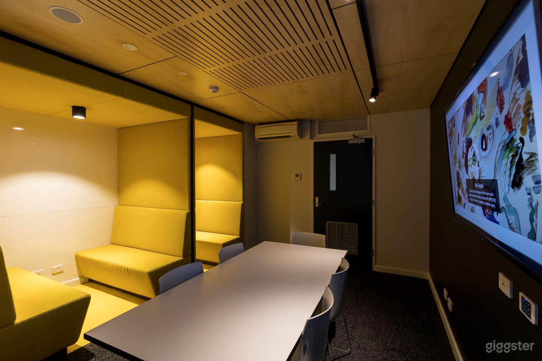 Modern Tutorial Rooms in Newtown Photo 3