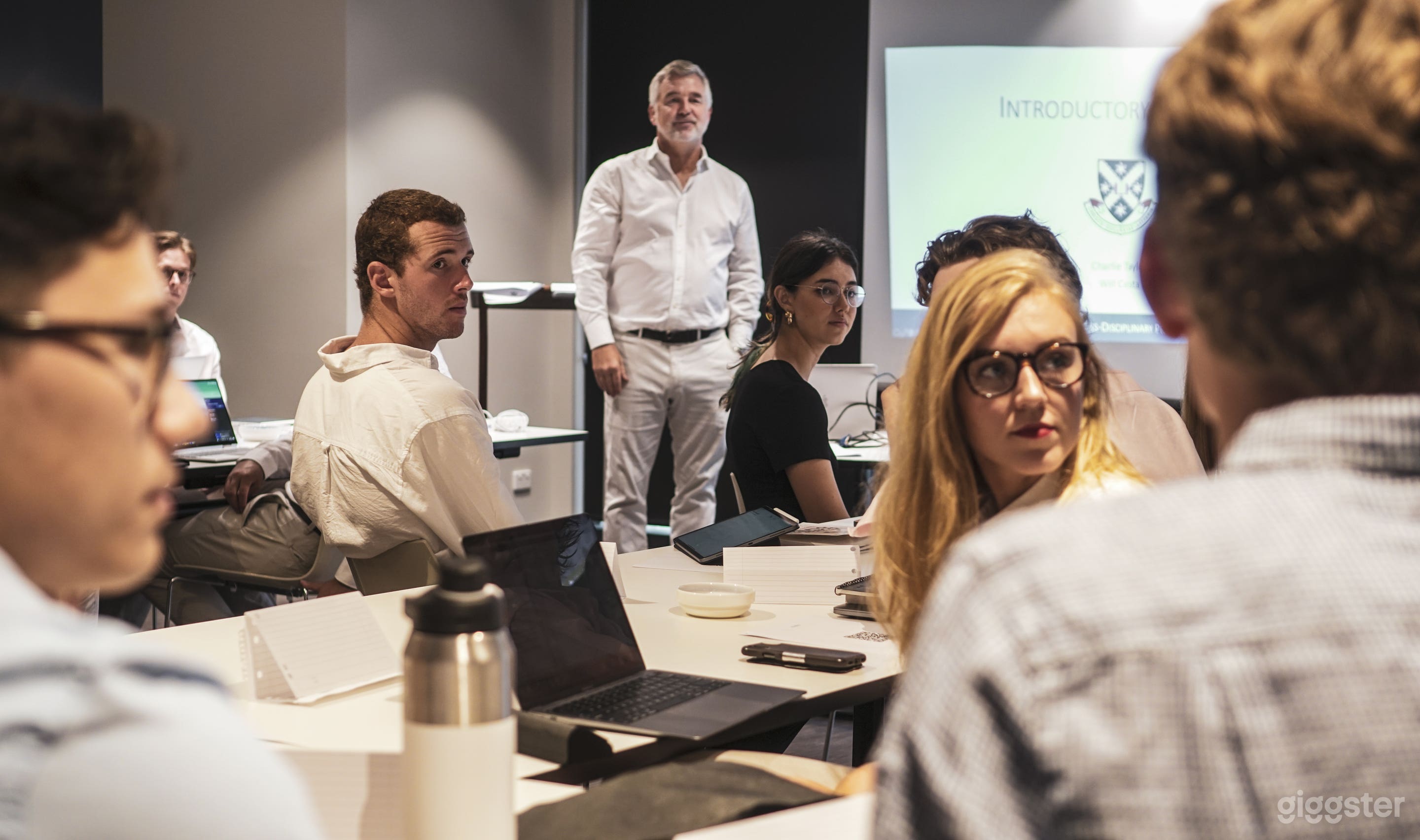 Modern Tutorial Rooms in Newtown Photo 2