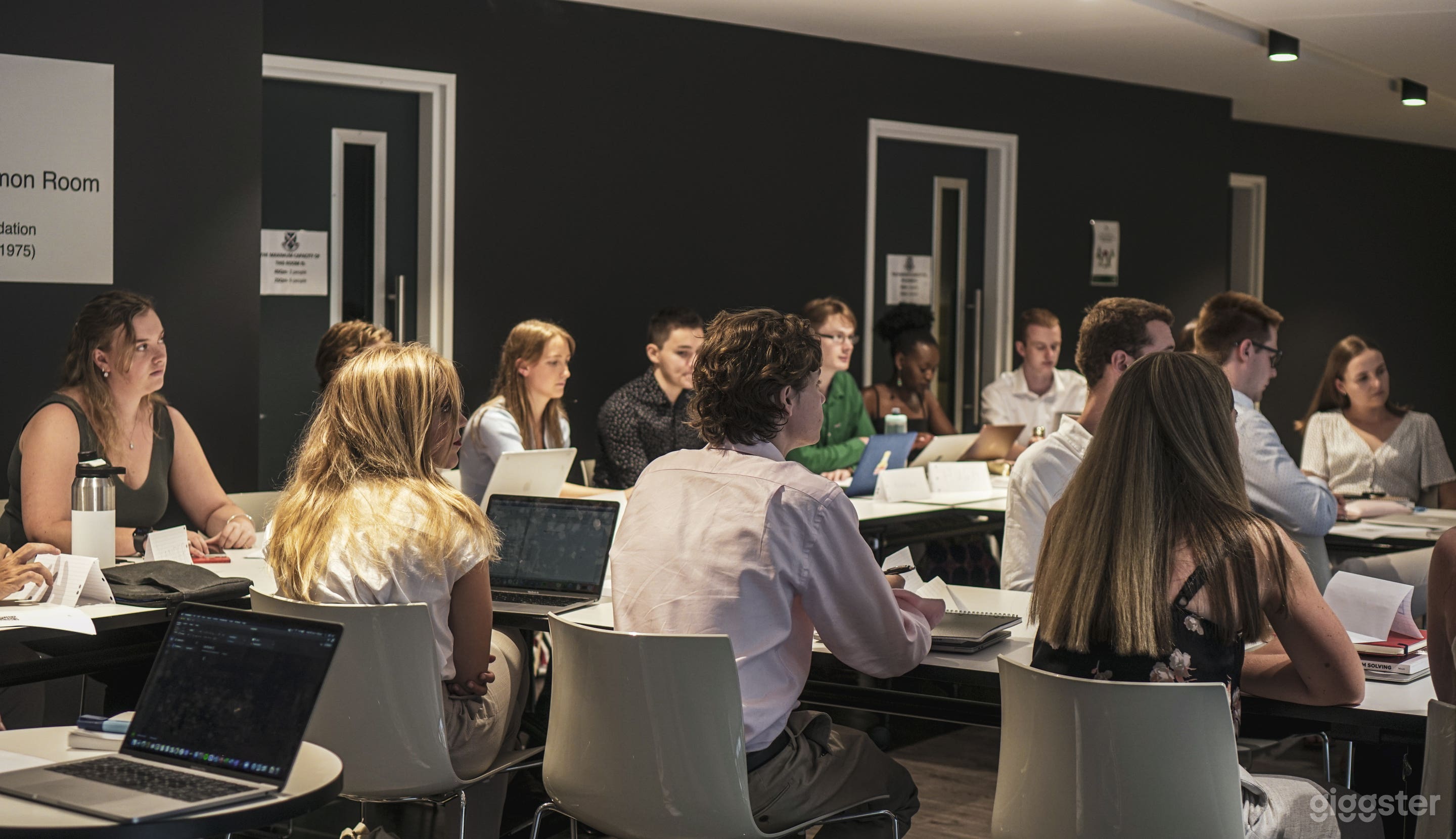 Modern Tutorial Rooms in Newtown Photo 4