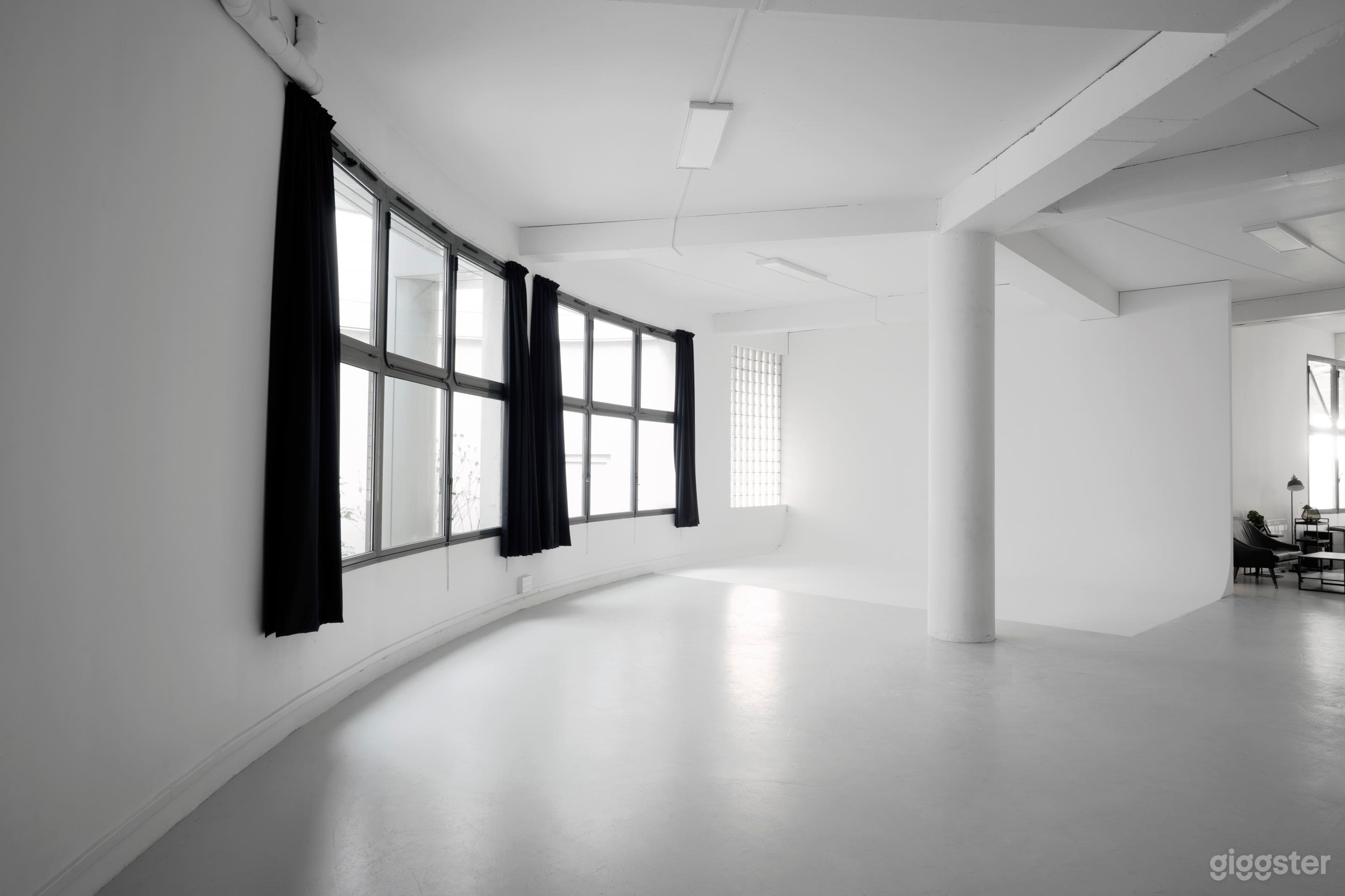 Spacious 200m² Photo &amp; Video Studio in Paris 11 Photo 4
