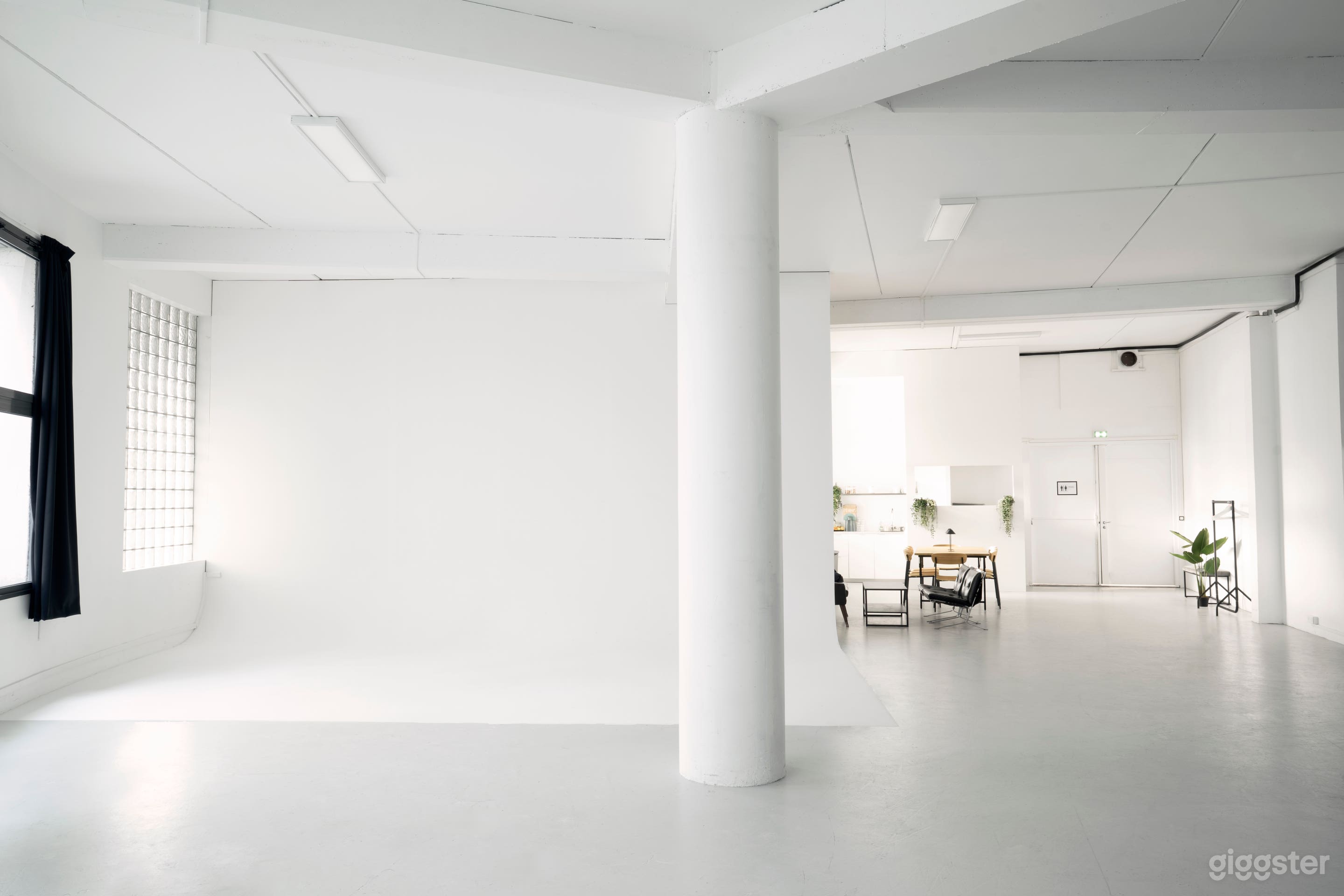 Spacious 200m² Photo &amp; Video Studio in Paris 11 Photo 2