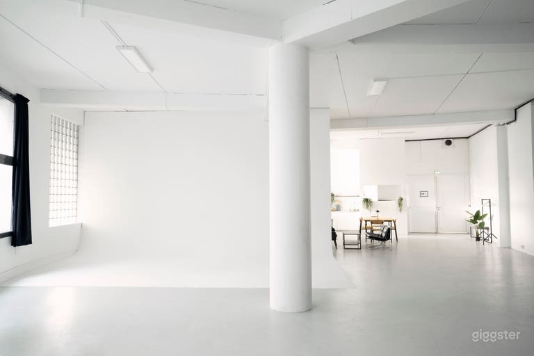  Spacious 200m² Photo & Video Studio in Paris 11 