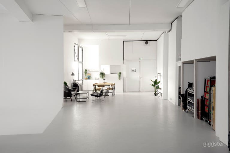  Spacious 200m² Photo & Video Studio in Paris 11 