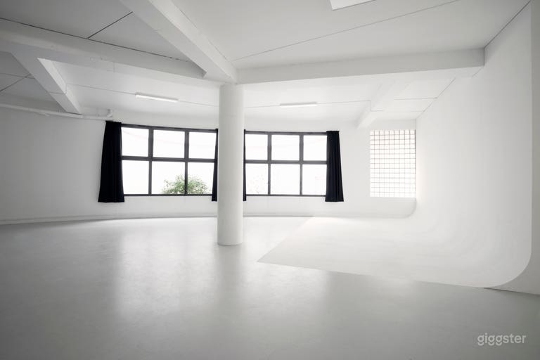  Spacious 200m² Photo & Video Studio in Paris 11 