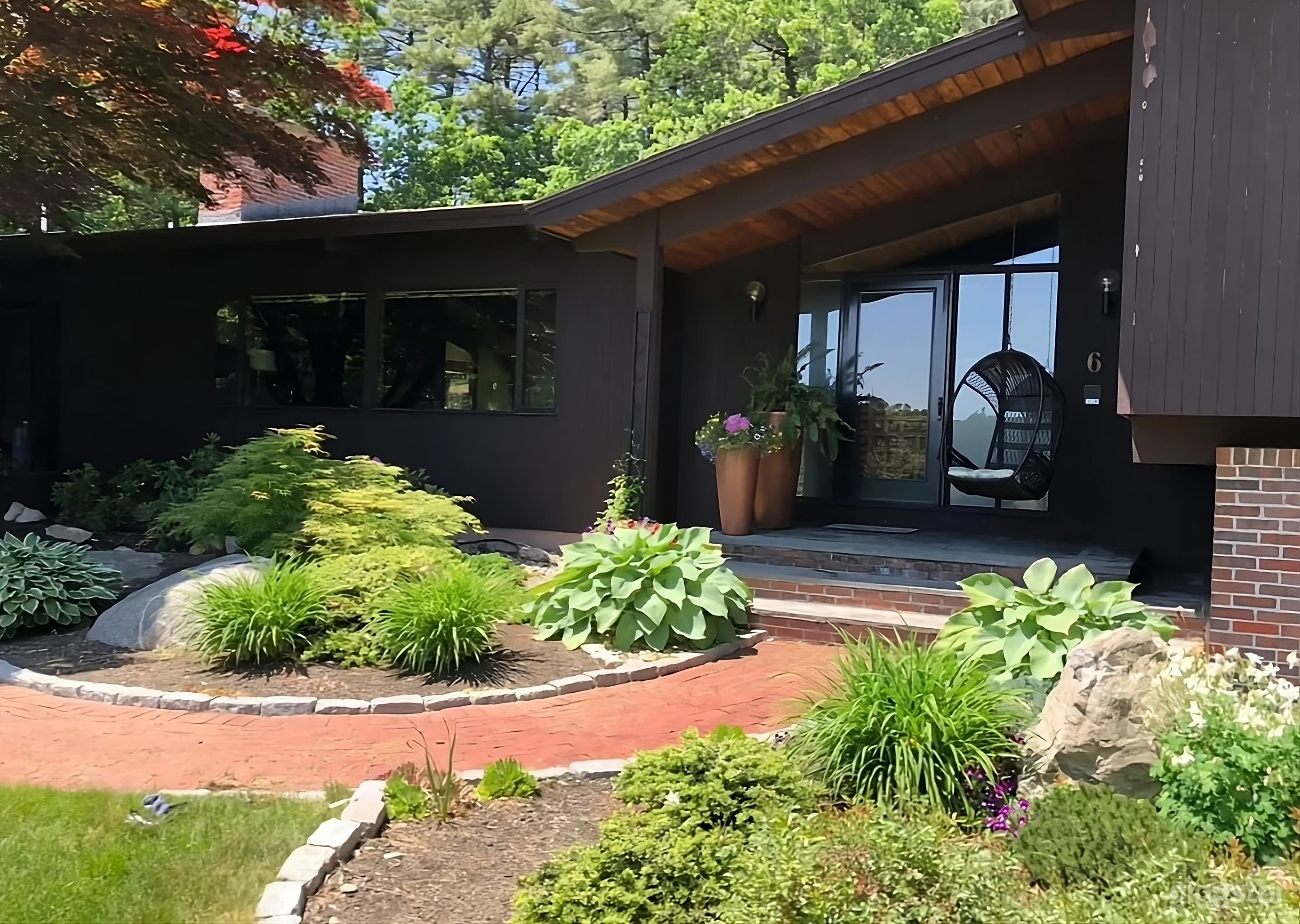 Spacious Lawn and Patio Backyard Retreat Photo 4