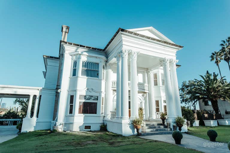  Grand Historic Estate with Vintage Interior 