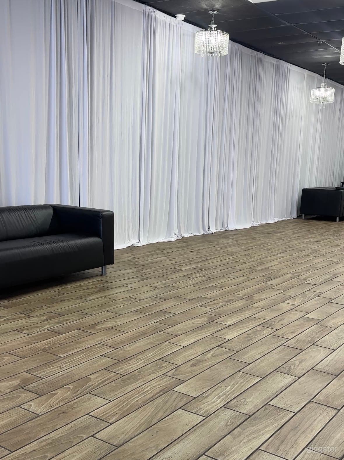 White and Black Canvas Venue  Photo 4