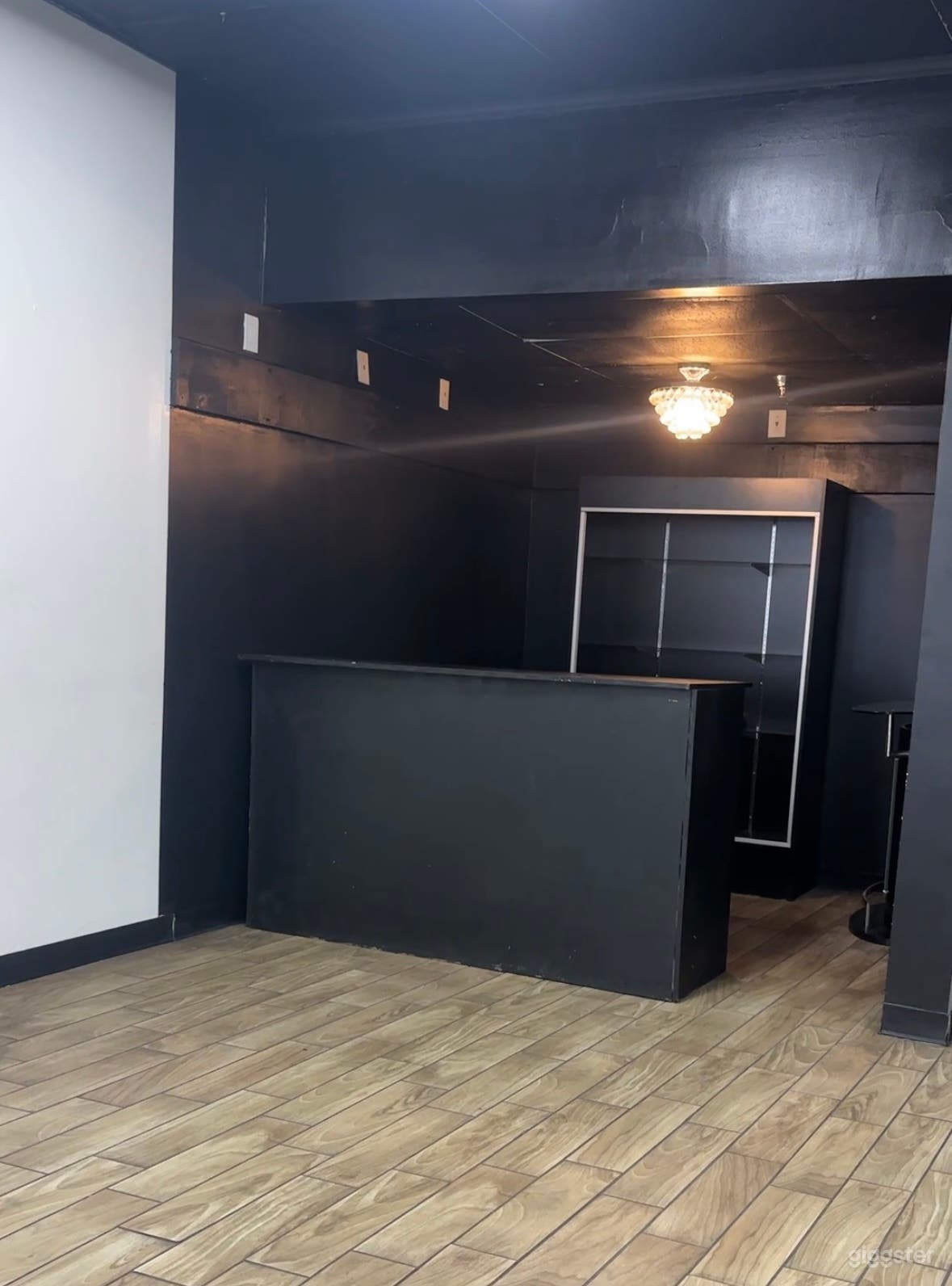 White and Black Canvas Venue  Photo 3