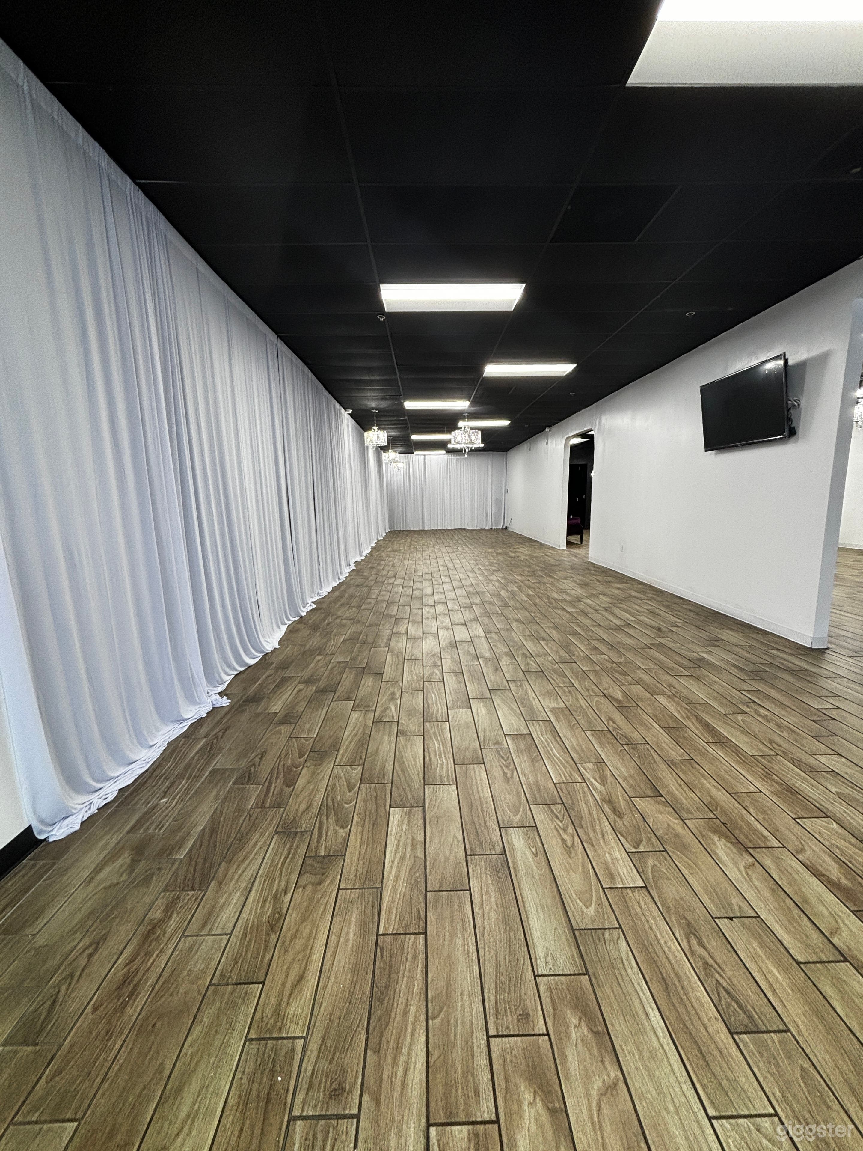 White and Black Canvas Venue  Photo 2