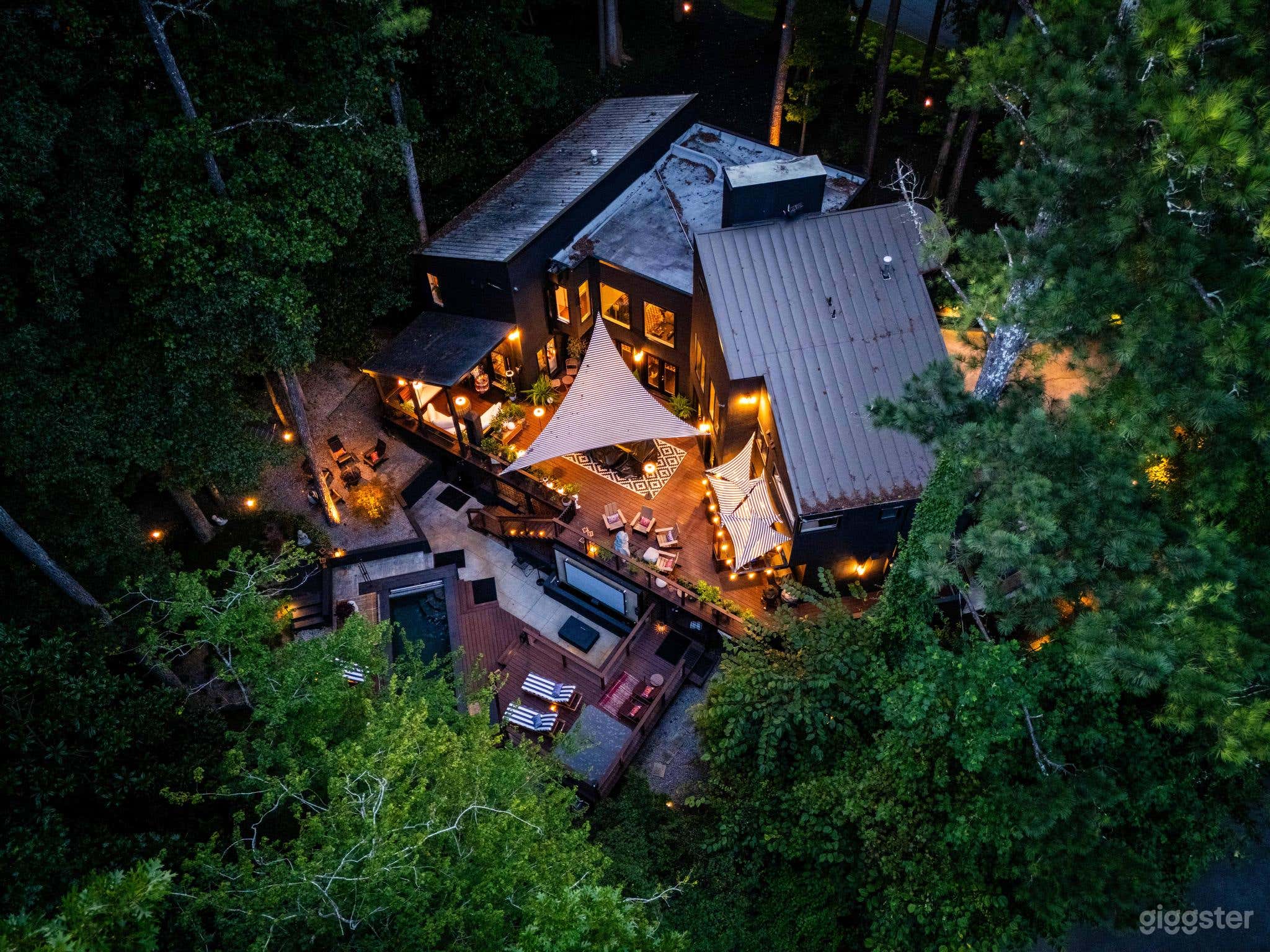 Huge Modern Bohemian Outdoor Dream Mansion Photo 3