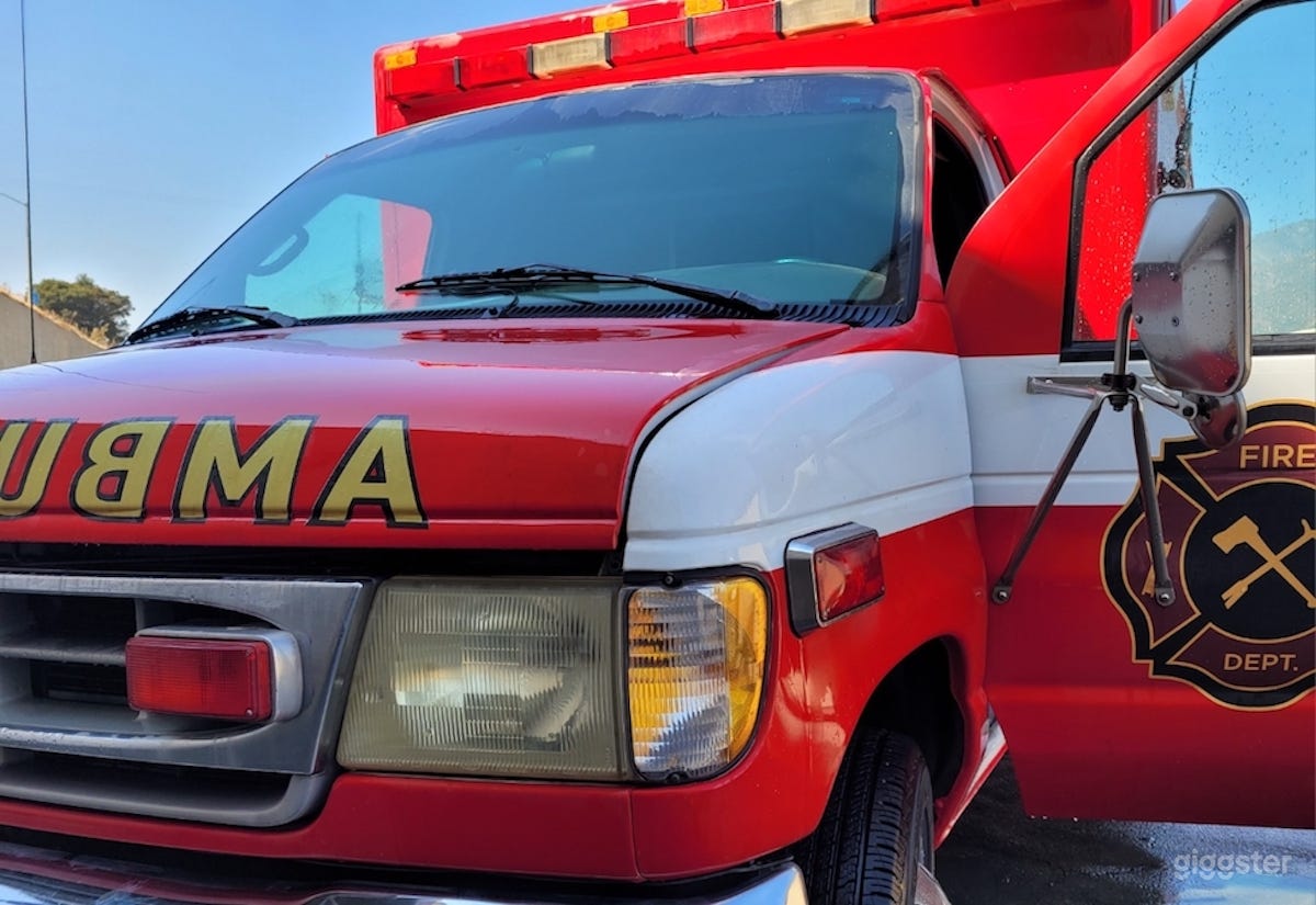 #76,158 Ambulance Emergency Fire Dept. Vehicle  Photo 2