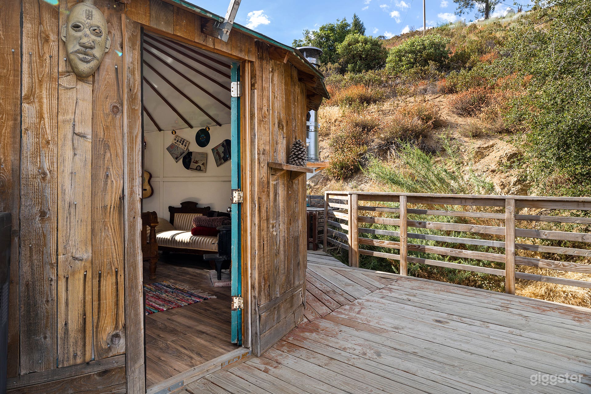 High Desert Yurt with Mountain Views Photo 4