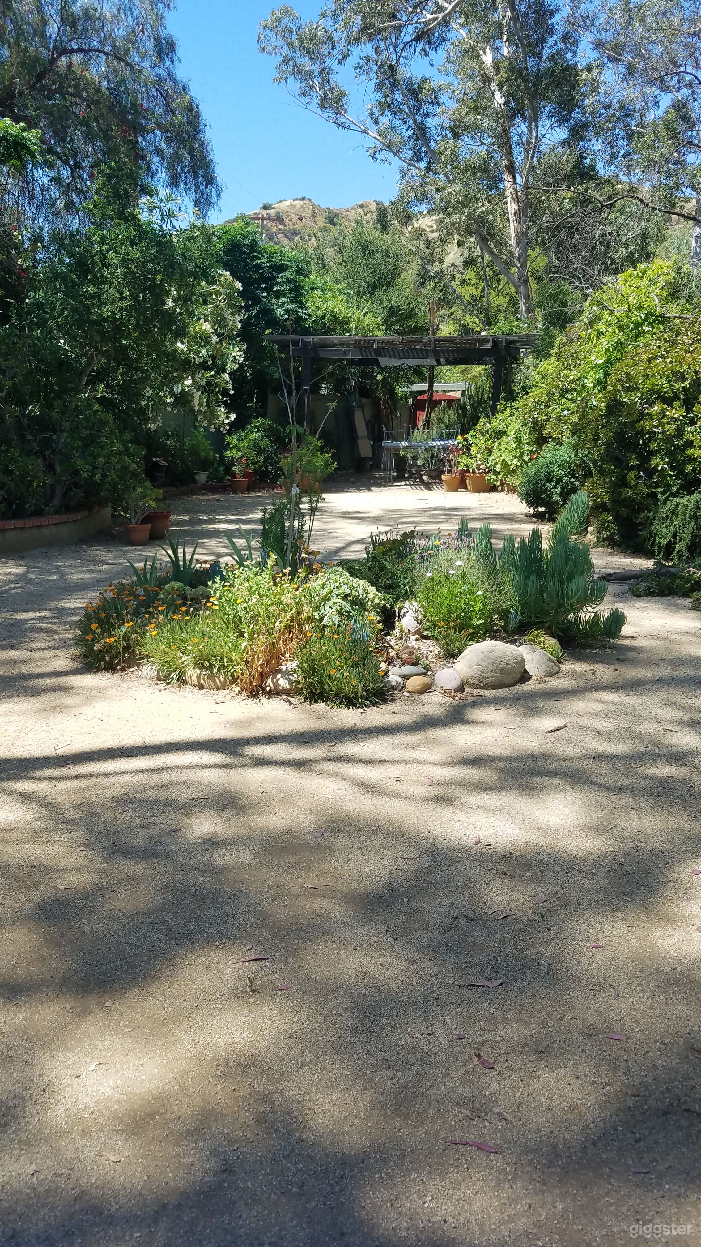 Foothill House nestled in The Knolls Photo 4