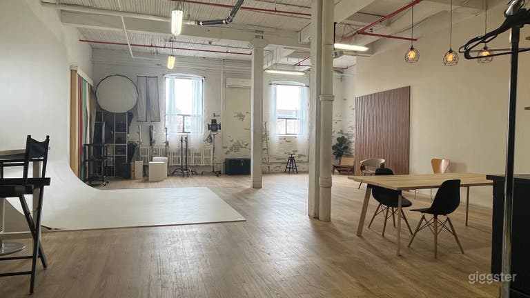  Highly Equipped Photography Studio Downtown 