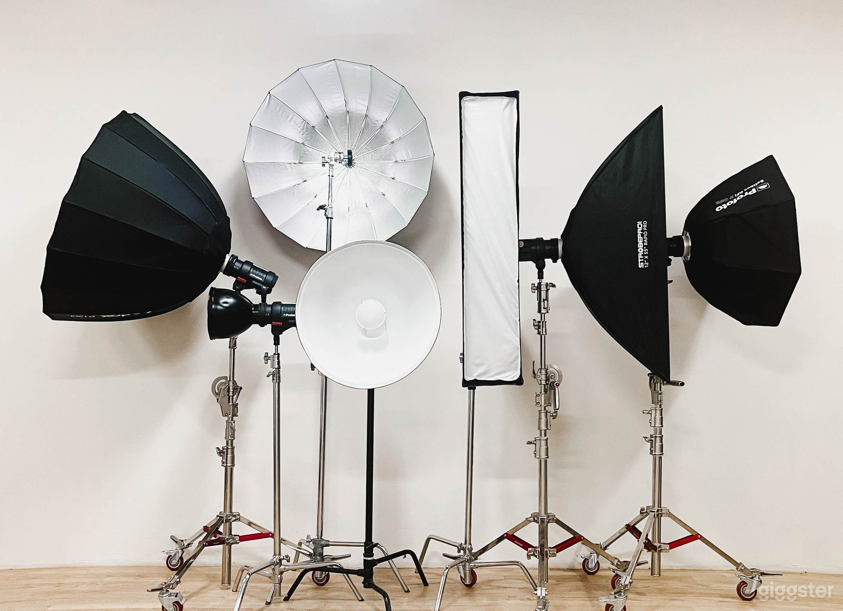 Highly Equipped Photography Studio Downtown Photo 4