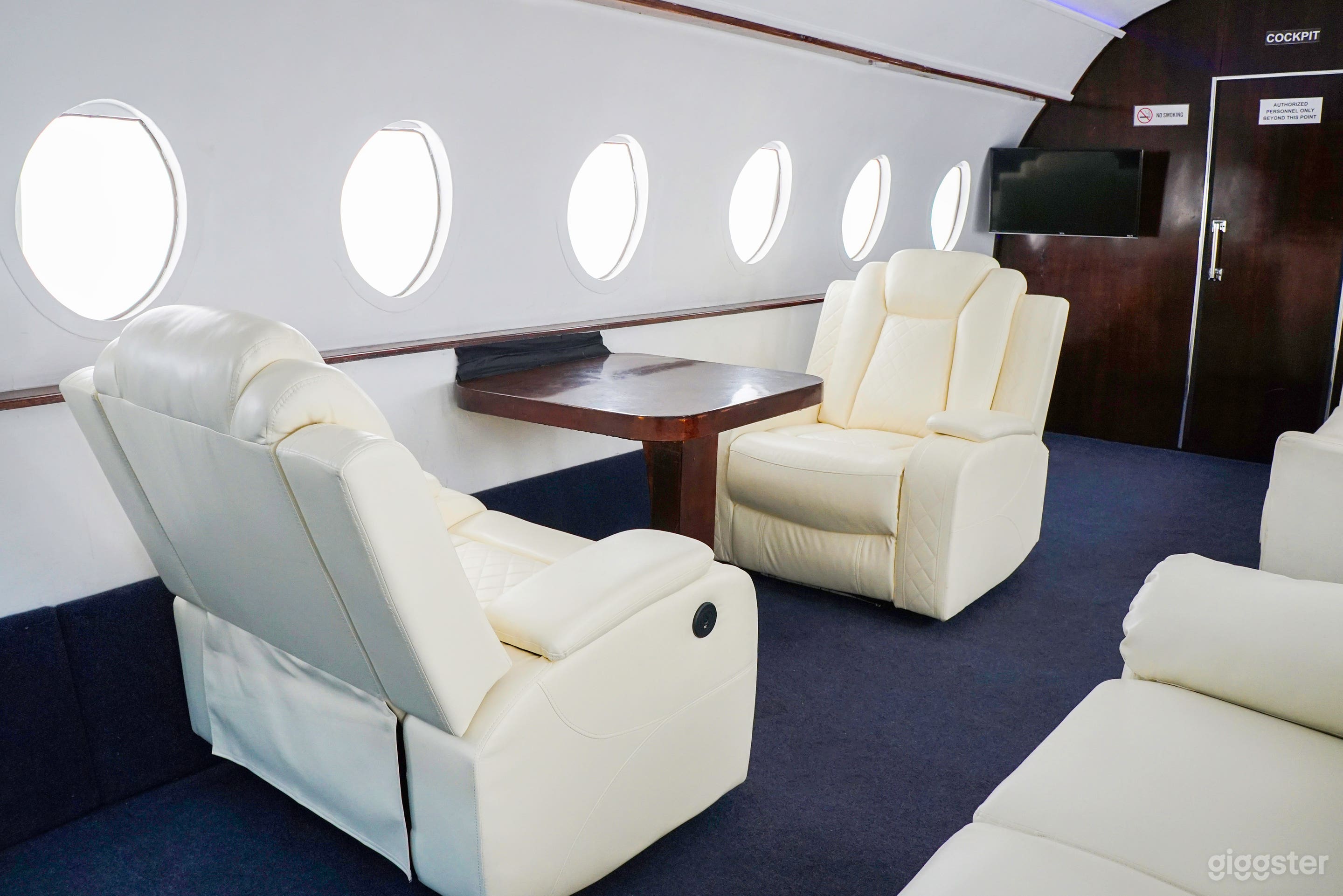 Studio With  Lux Private Jet Set Photo 1