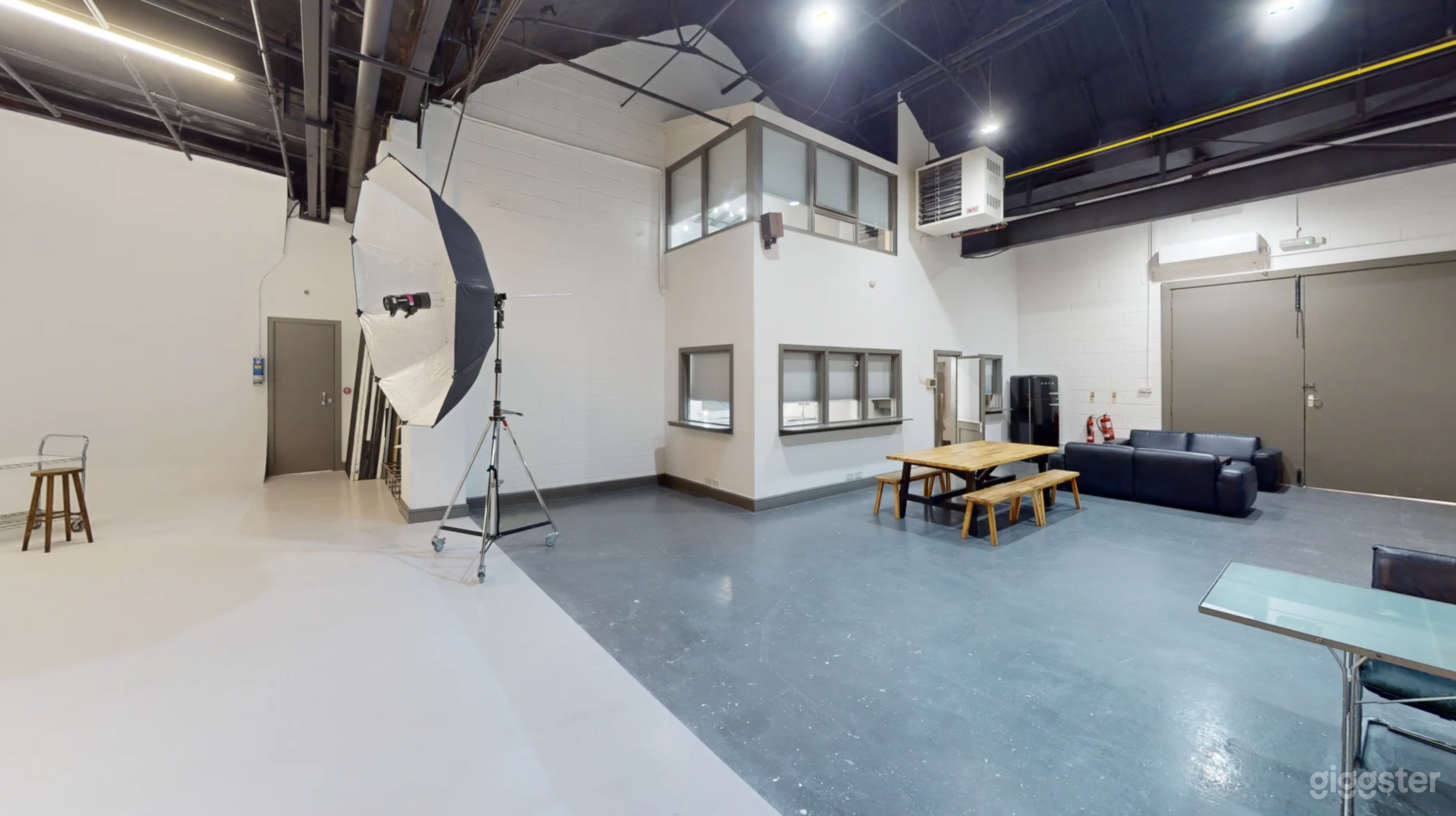 STUDIO 6 XL White Cove Photo 2