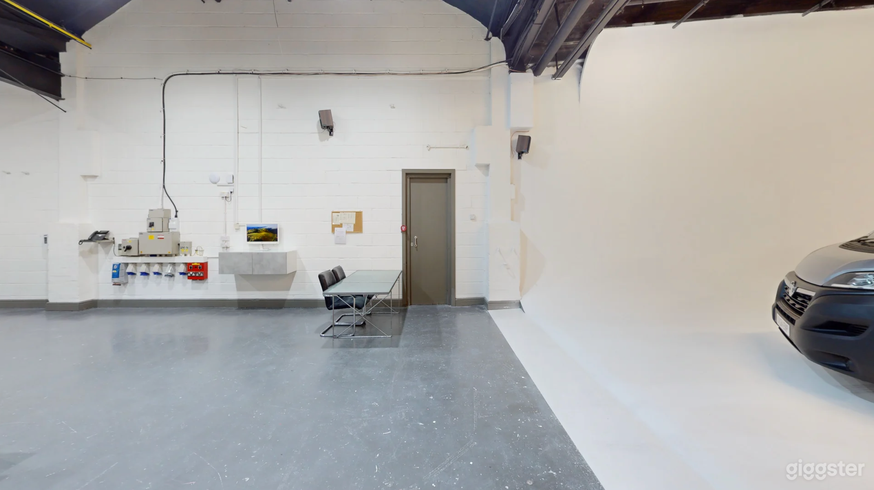 STUDIO 6 XL White Cove Photo 3