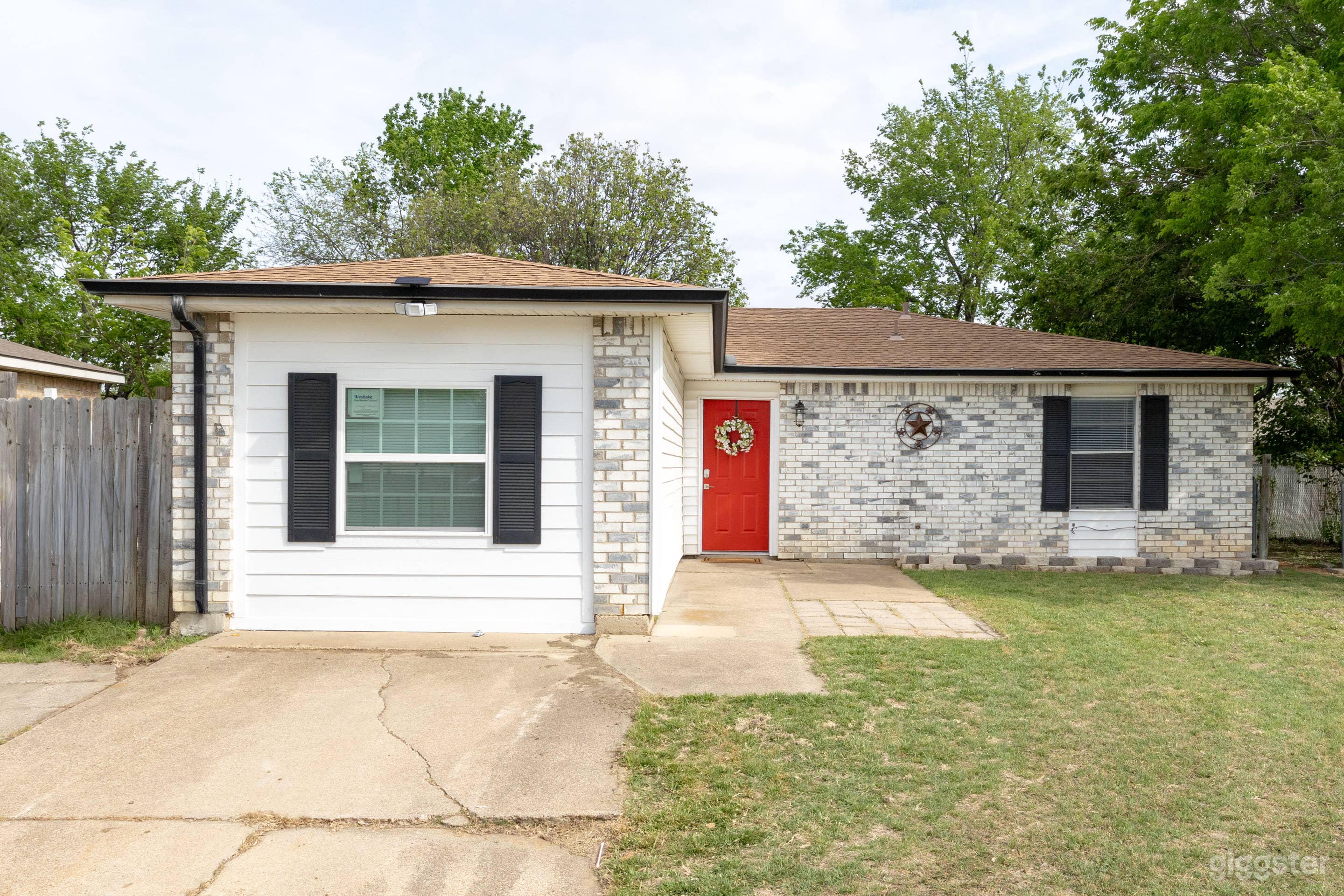 Film-Ready Fort Worth Home with Natural Light & Space Photo 2