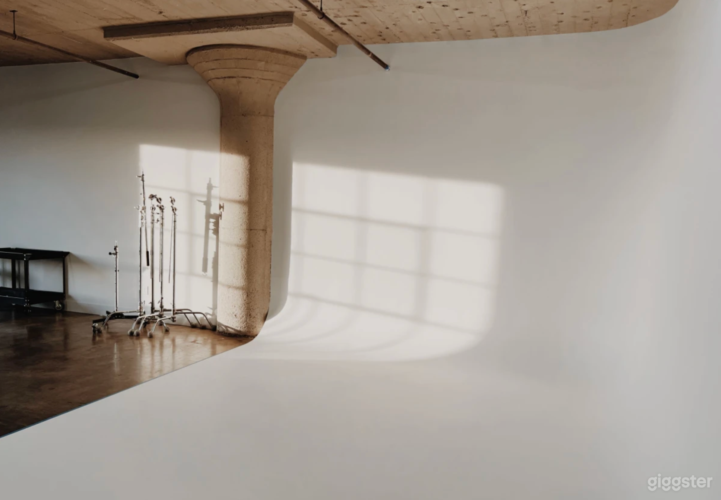 Bright, Cyc Studio With Equipment and AC | DTLA 03 Photo 1