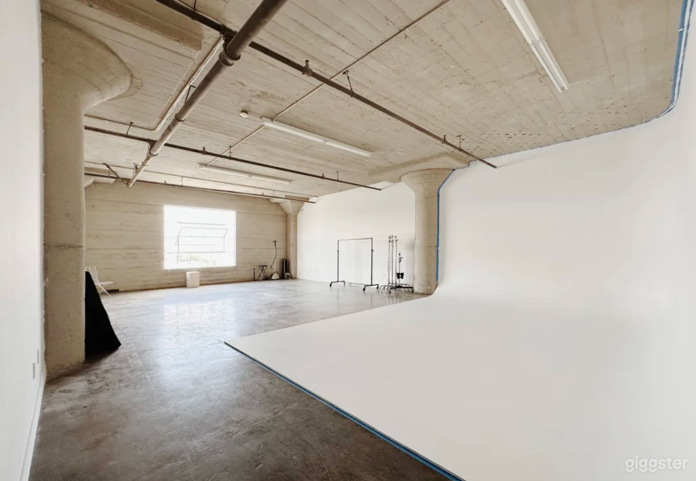Bright, Cyc Studio With Equipment and AC | DTLA 03 Photo 3
