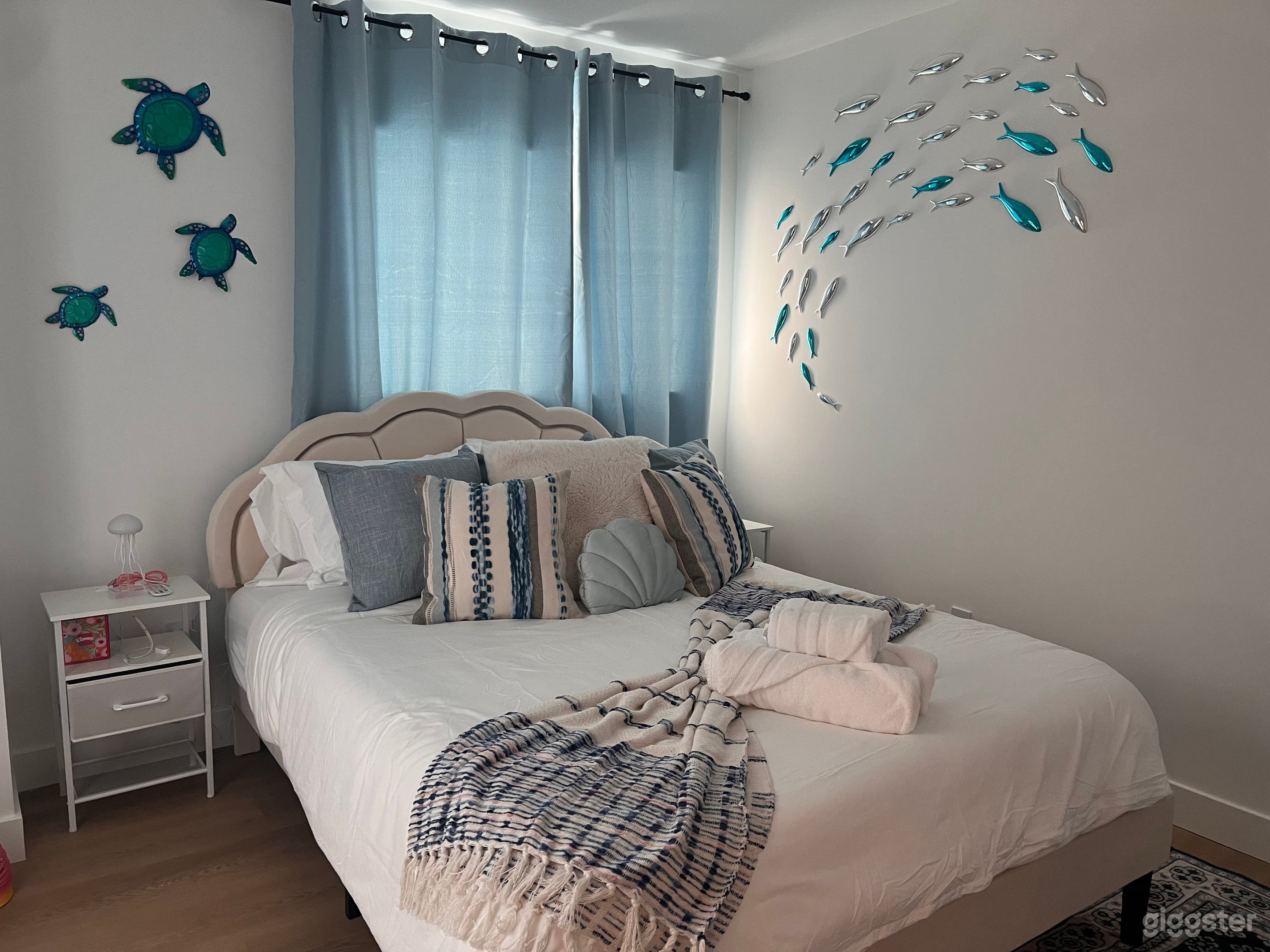 Modern 4BR Townhome in Van Nuys – Studio-Ready &amp; F Photo 4