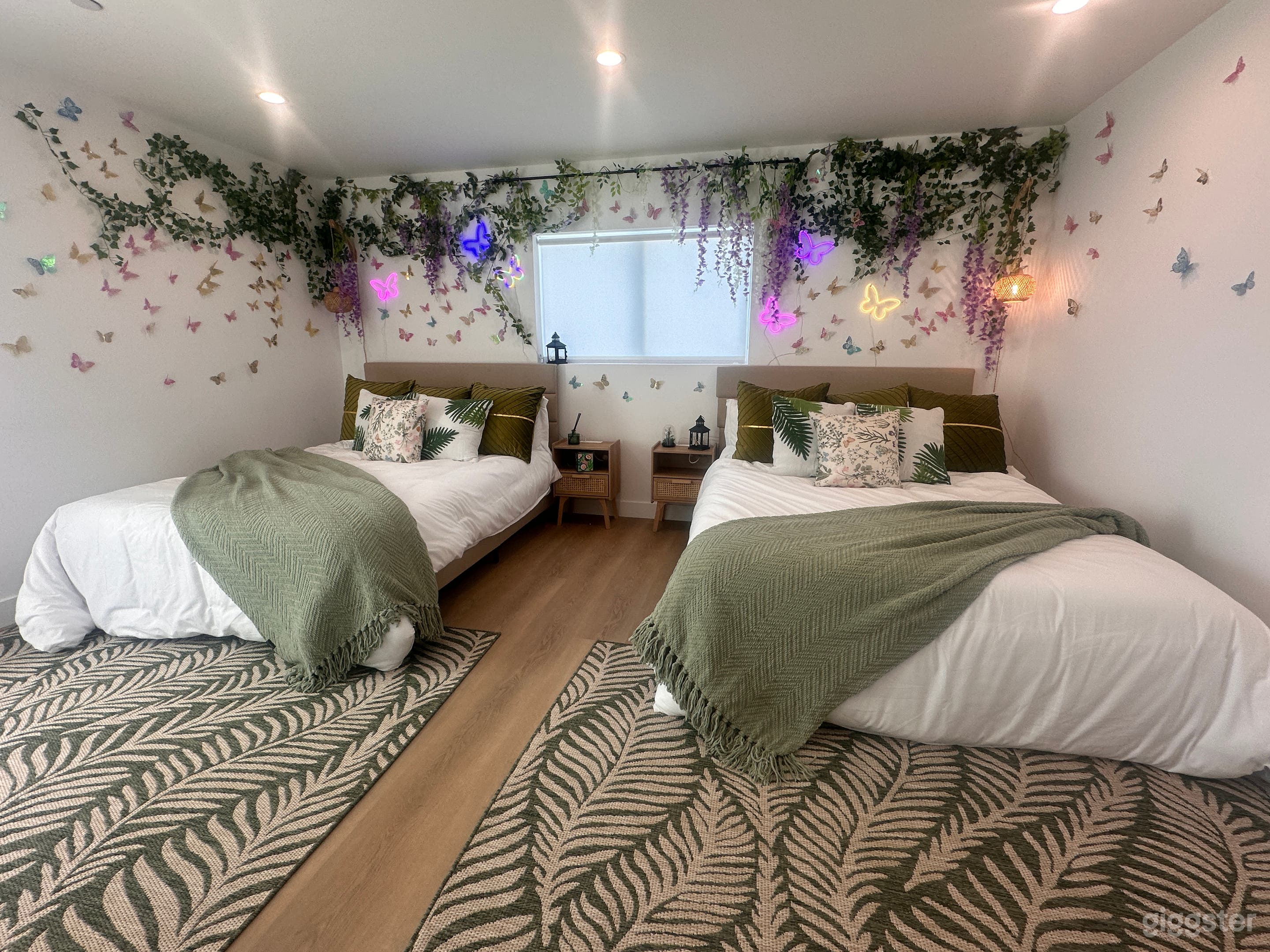 Modern 4BR Townhome in Van Nuys – Studio-Ready &amp; F Photo 2