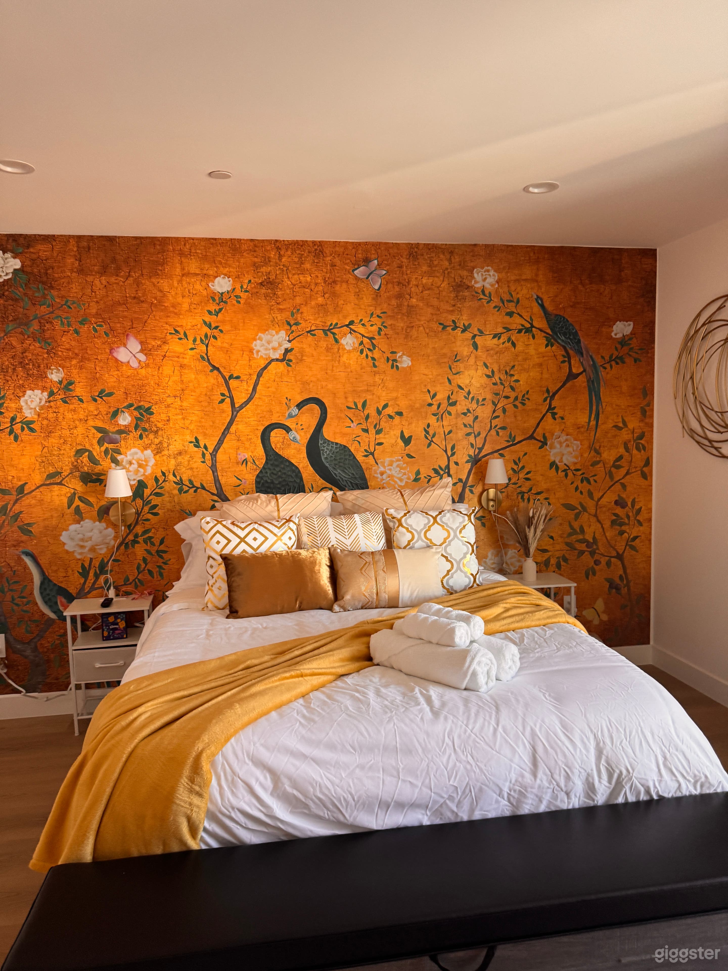 Modern 4BR Townhome in Van Nuys – Studio-Ready &amp; F Photo 1