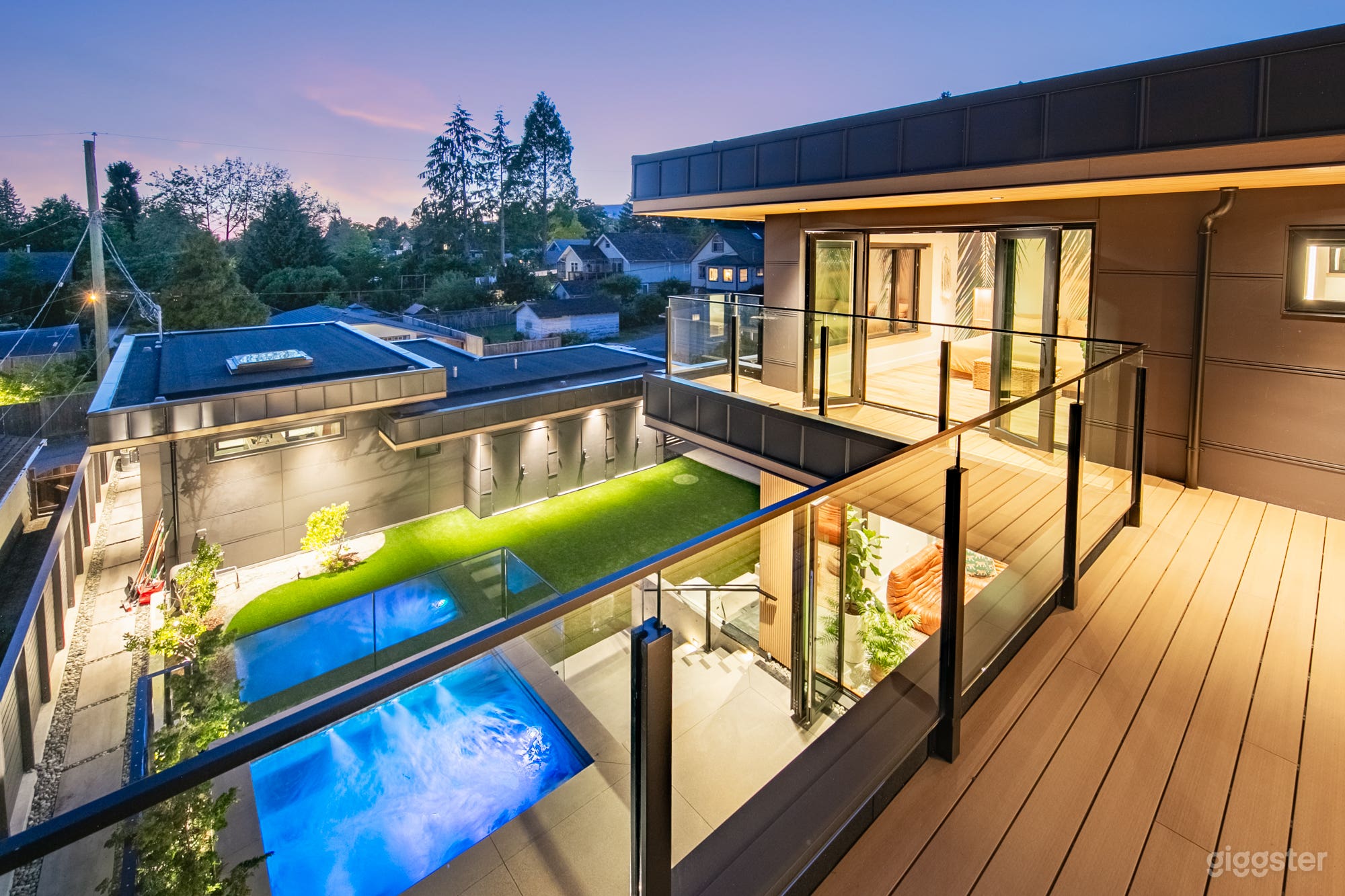 Gorgeous modern home across from large park Photo 3