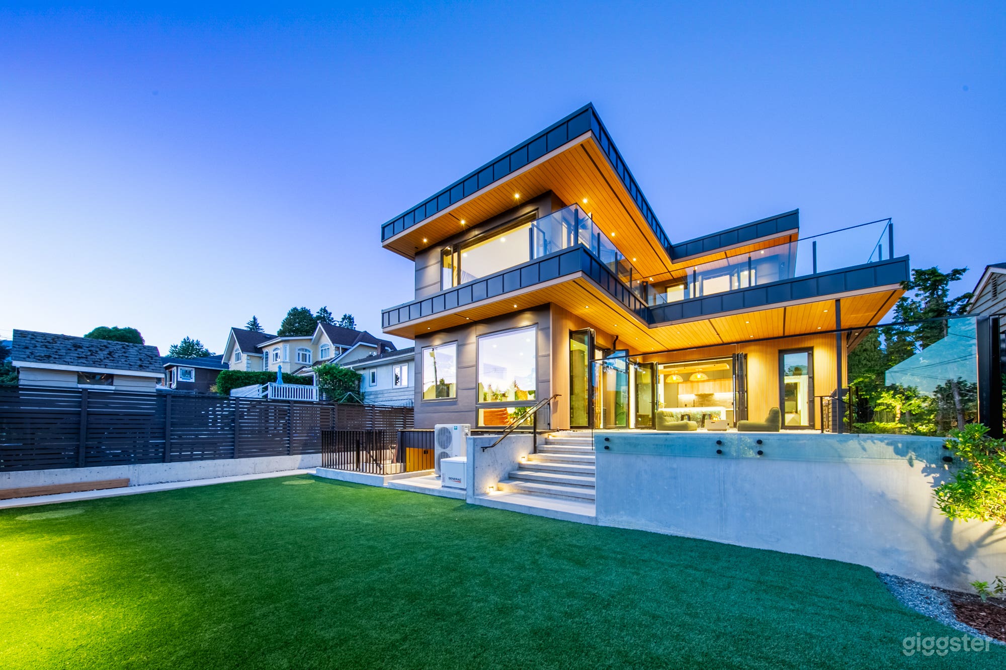 Gorgeous modern home across from large park Photo 1