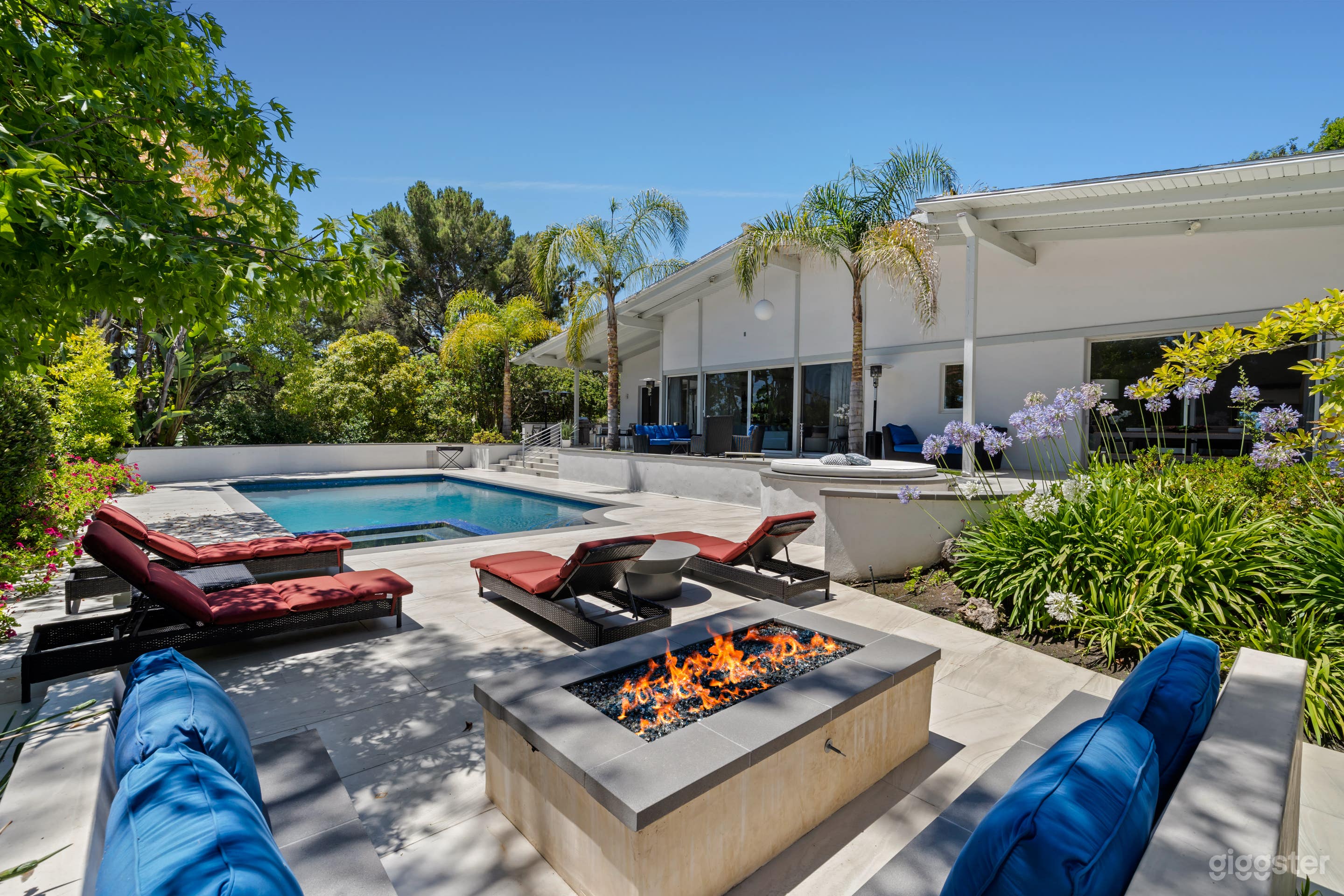 VINTAGE CANVAS: SHADOW HILL Photo 2