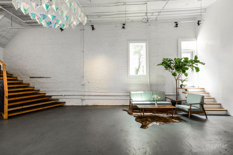  Modern White-Brick Gallery Space 