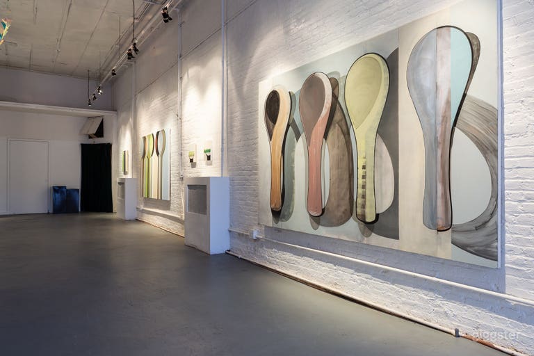  Modern White-Brick Gallery Space 