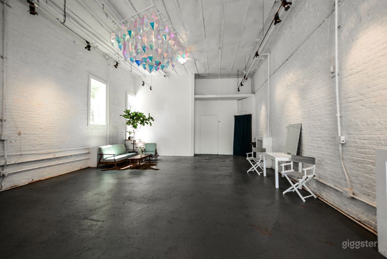  Modern White-Brick Gallery Space 