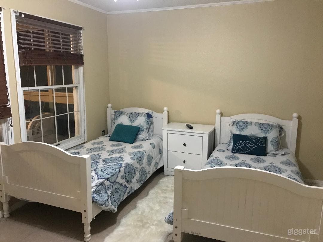 Rural-looking house in the city near Disney World Photo 3