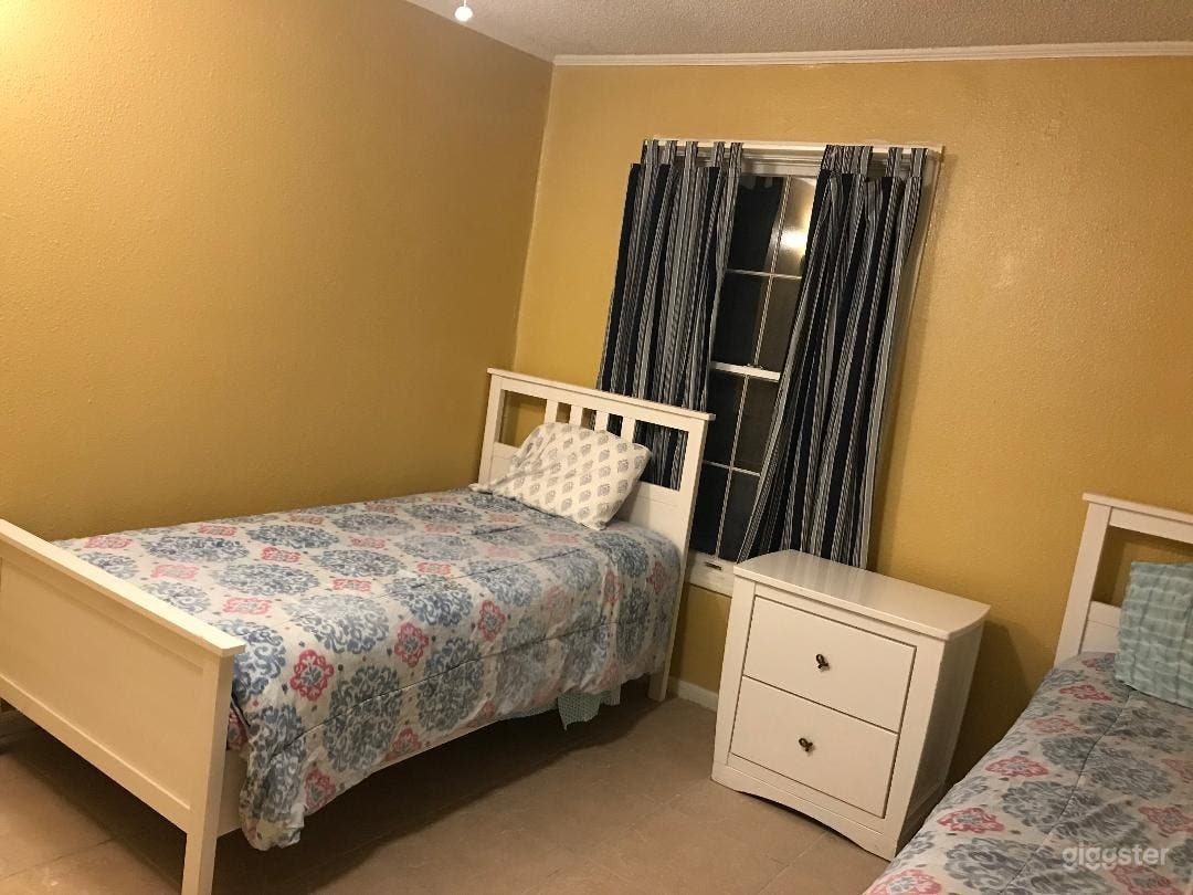 Rural-looking house in the city near Disney World Photo 4