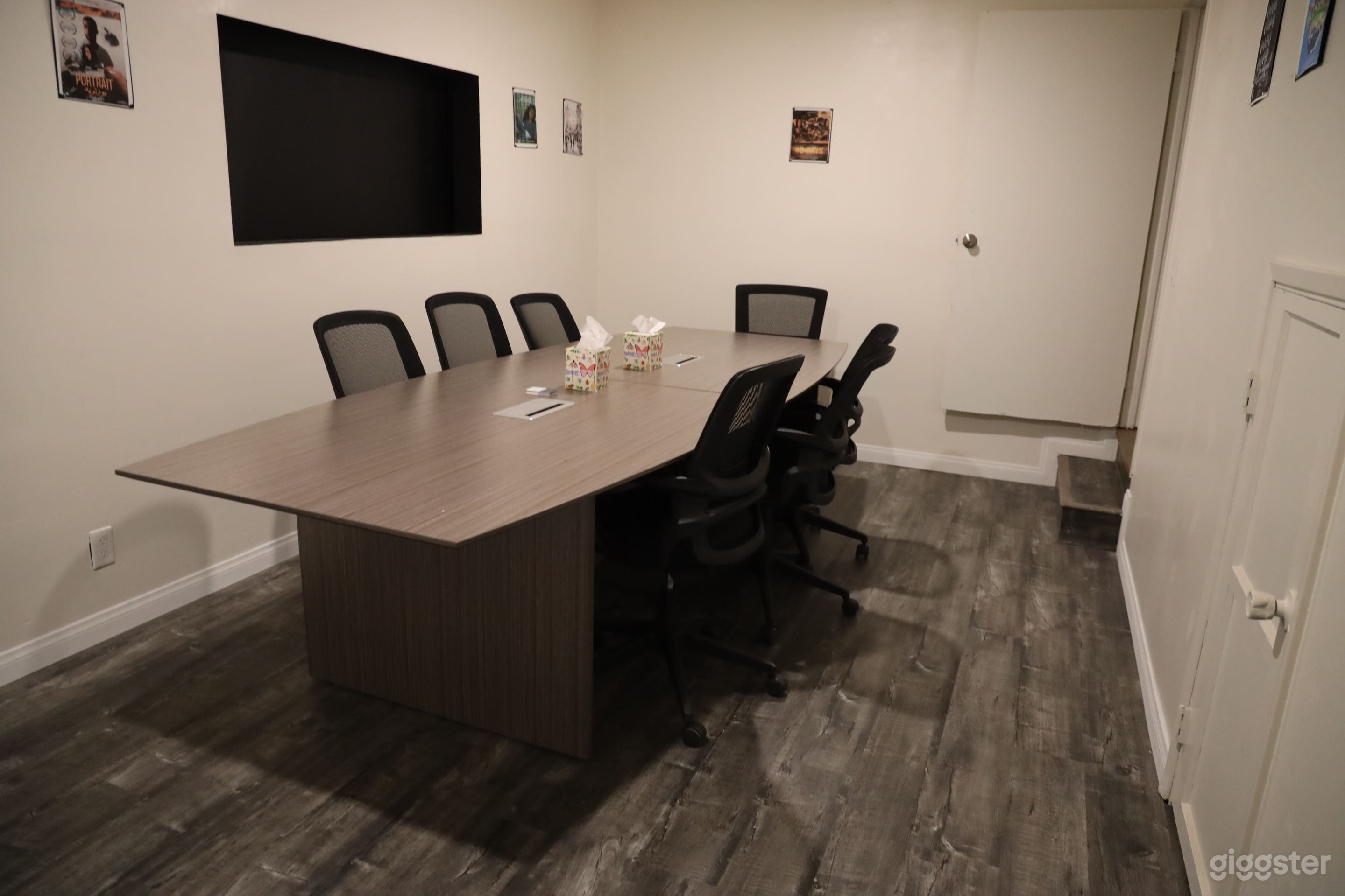 Modern Meeting Room Photo 2