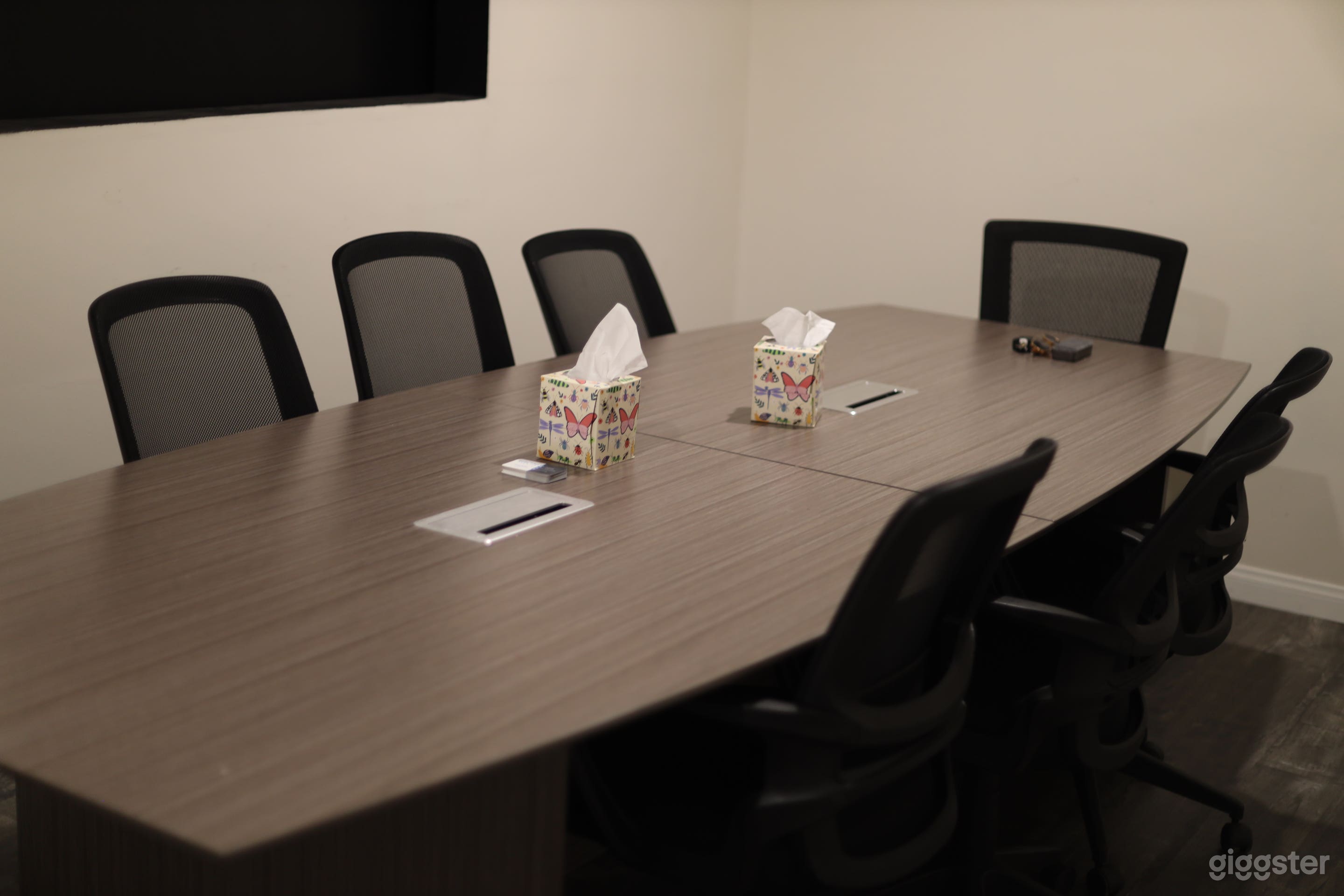 Modern Meeting Room Photo 1