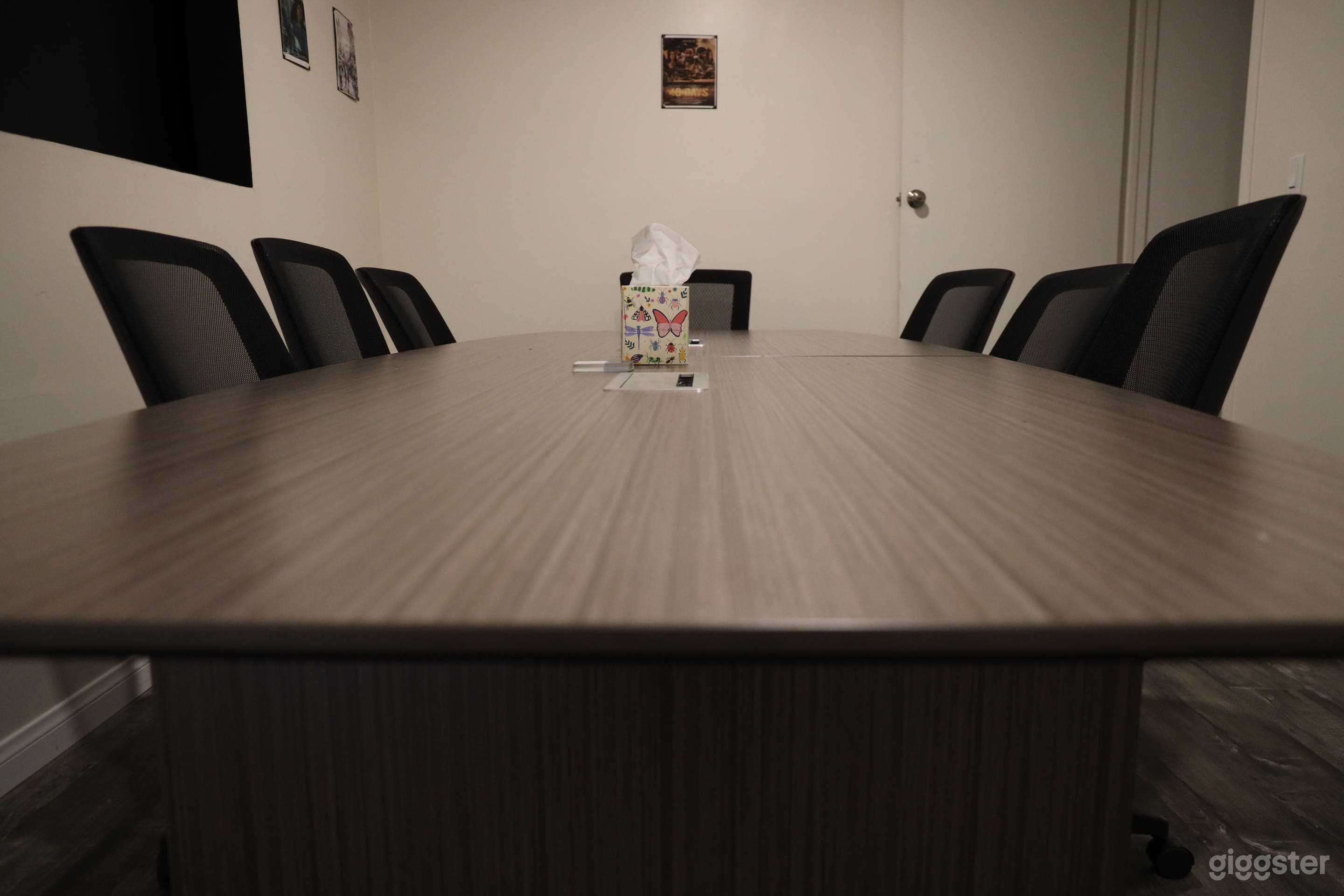 Modern Meeting Room Photo 4