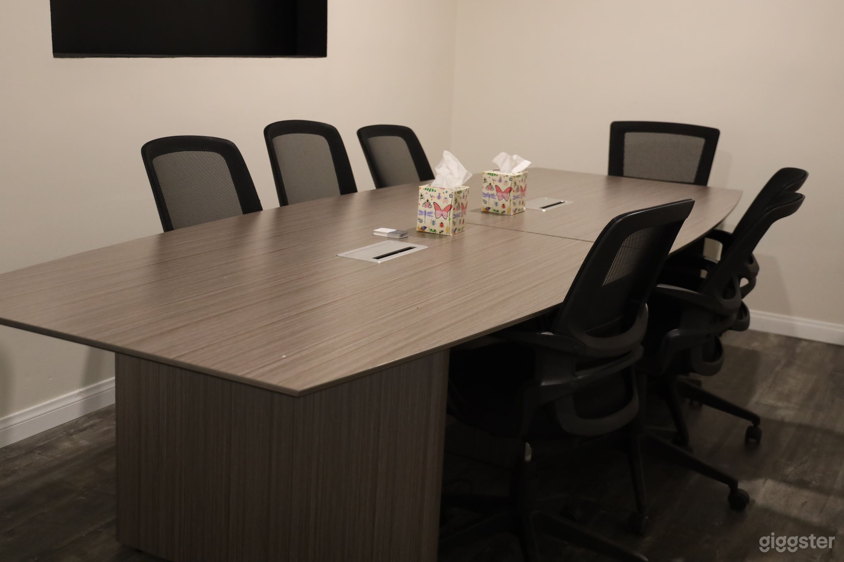 Modern Meeting Room Photo 3