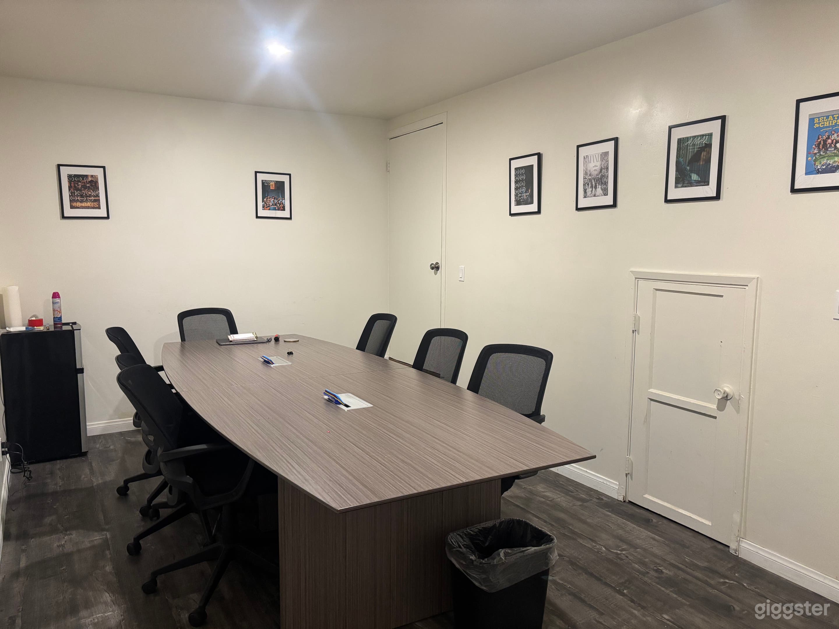 Modern Meeting Room Photo 3