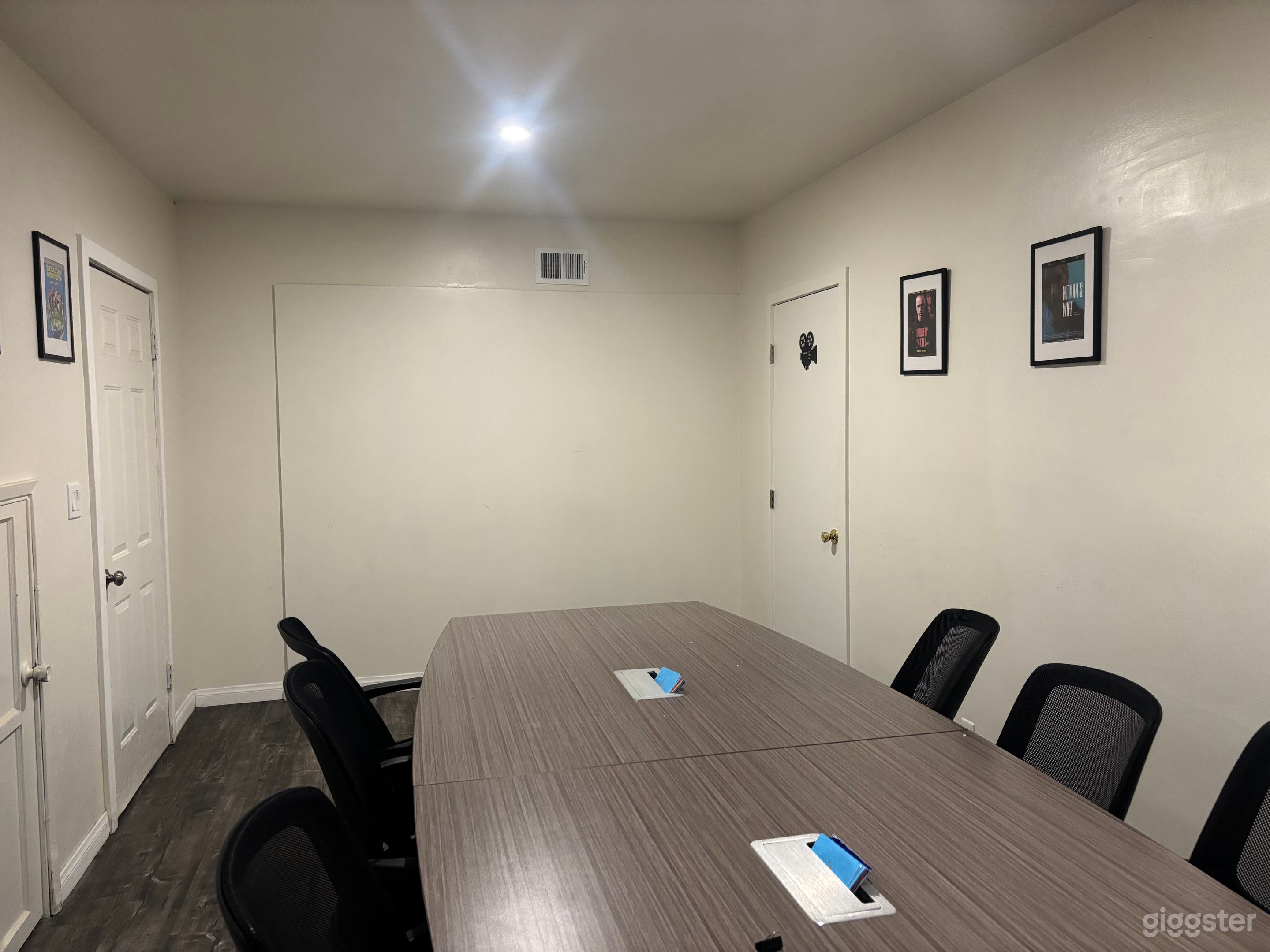 Modern Meeting Room Photo 2